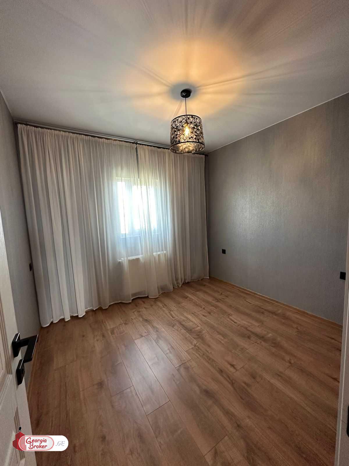 продается квартира с новым ремонтом 3-комнаты