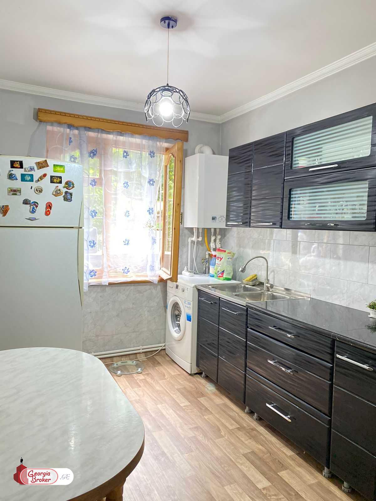 продается квартира с новым ремонтом 3-комнаты