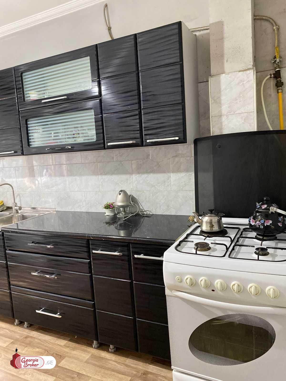 продается квартира с новым ремонтом 3-комнаты