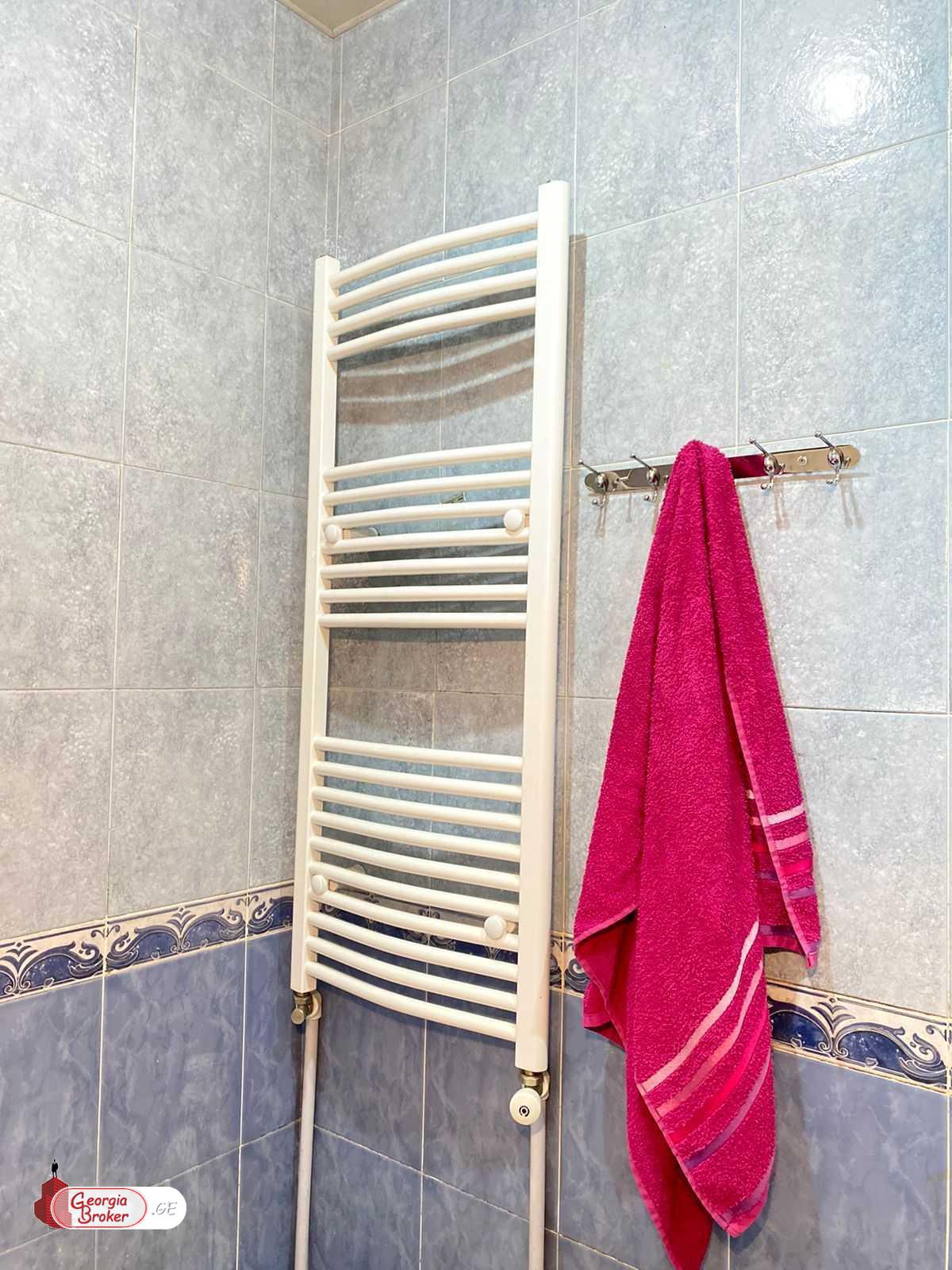 продается квартира с новым ремонтом 3-комнаты