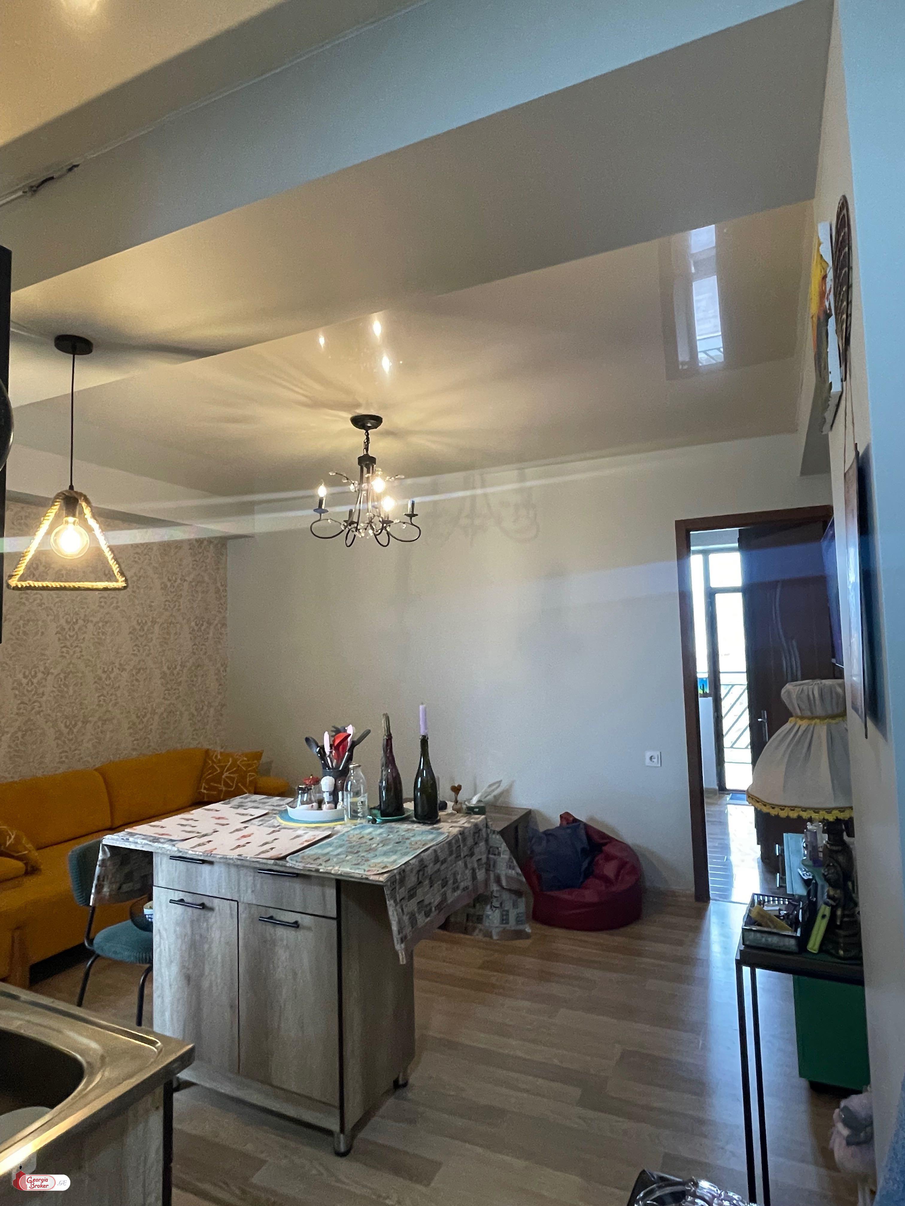 იყიდება ახალი გარემონტებული 2 ოთახიანი ბინა