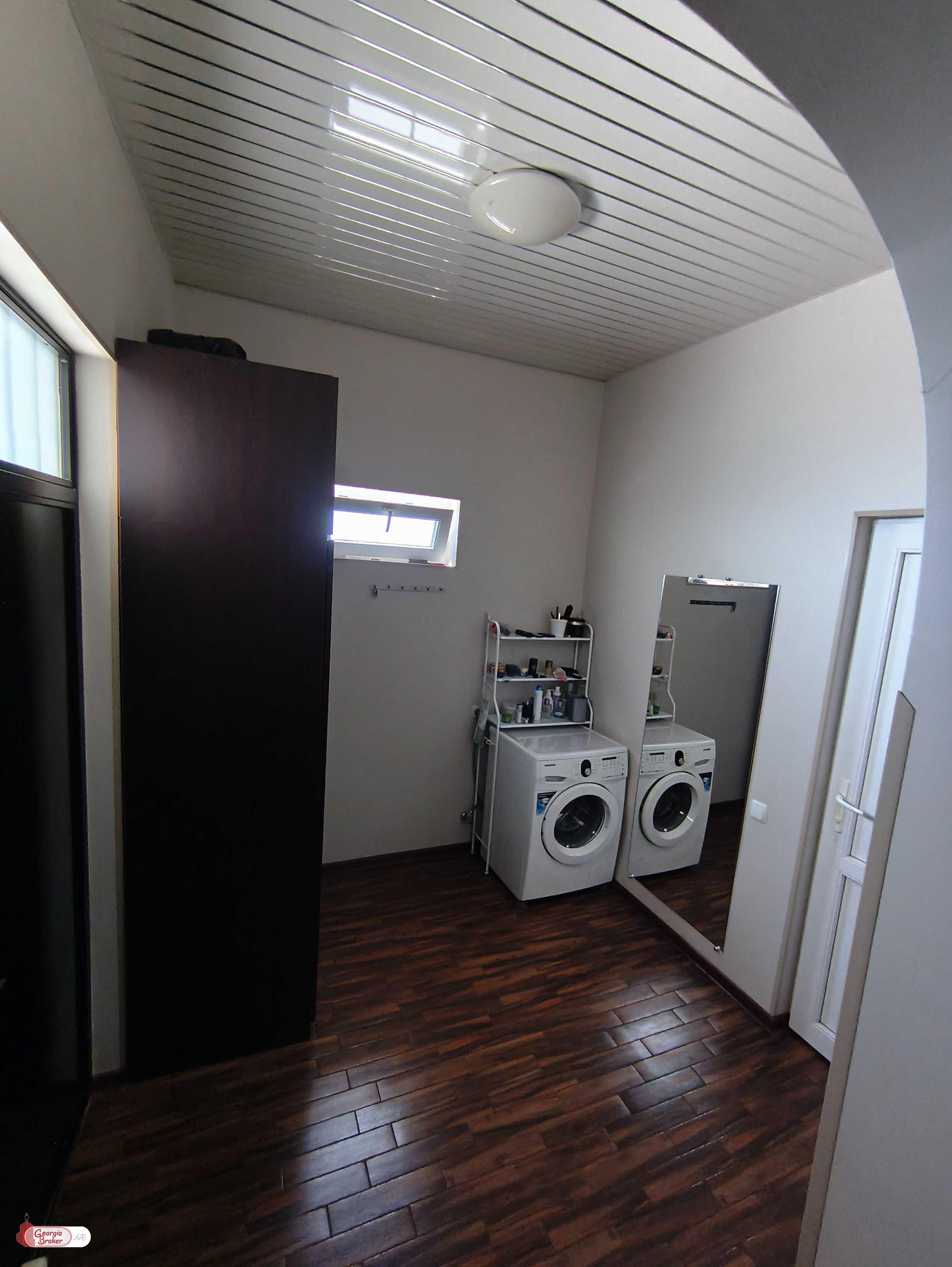 продается дом с новым ремонтом 3-комнаты