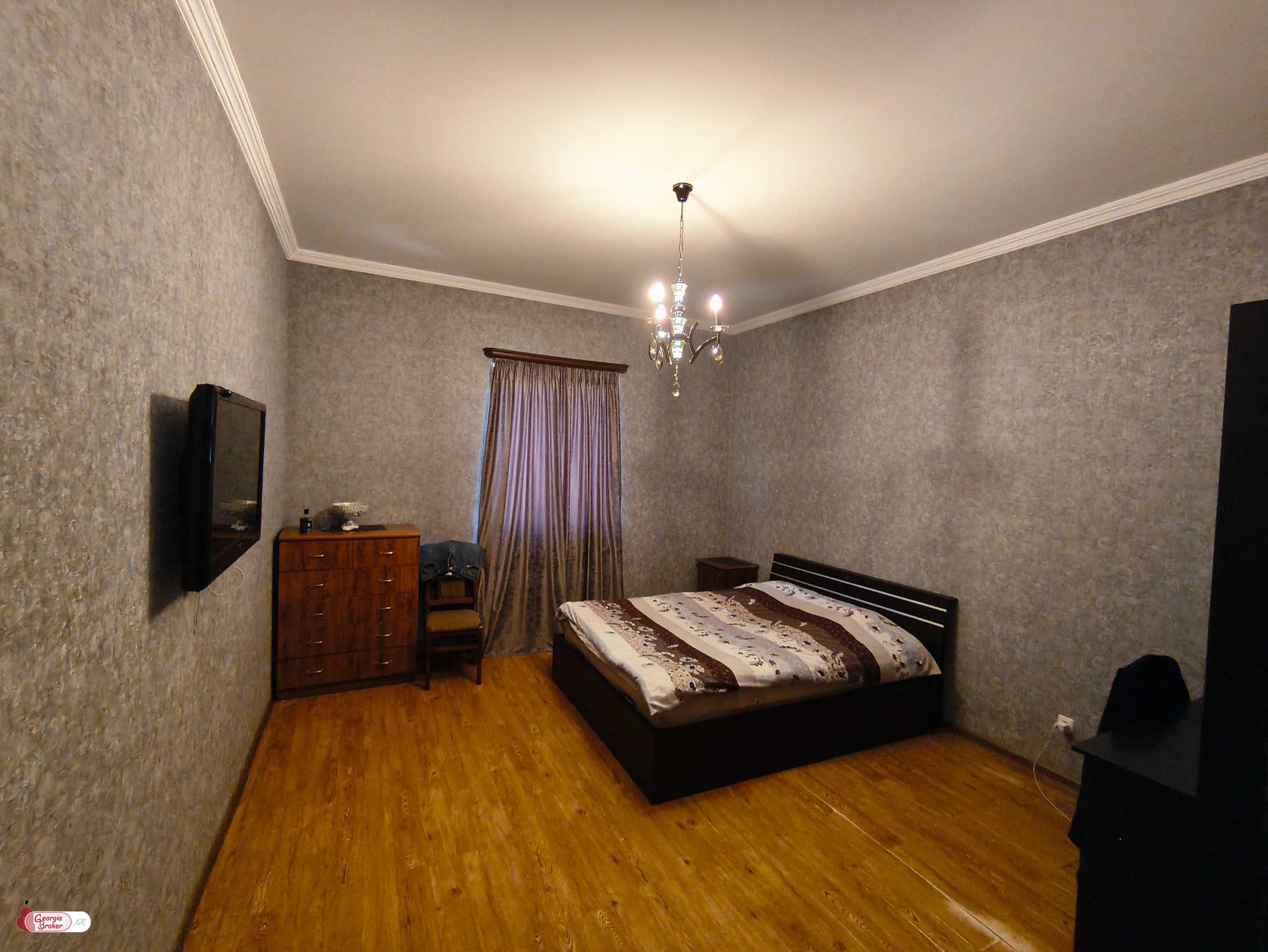 продается дом с новым ремонтом 3-комнаты