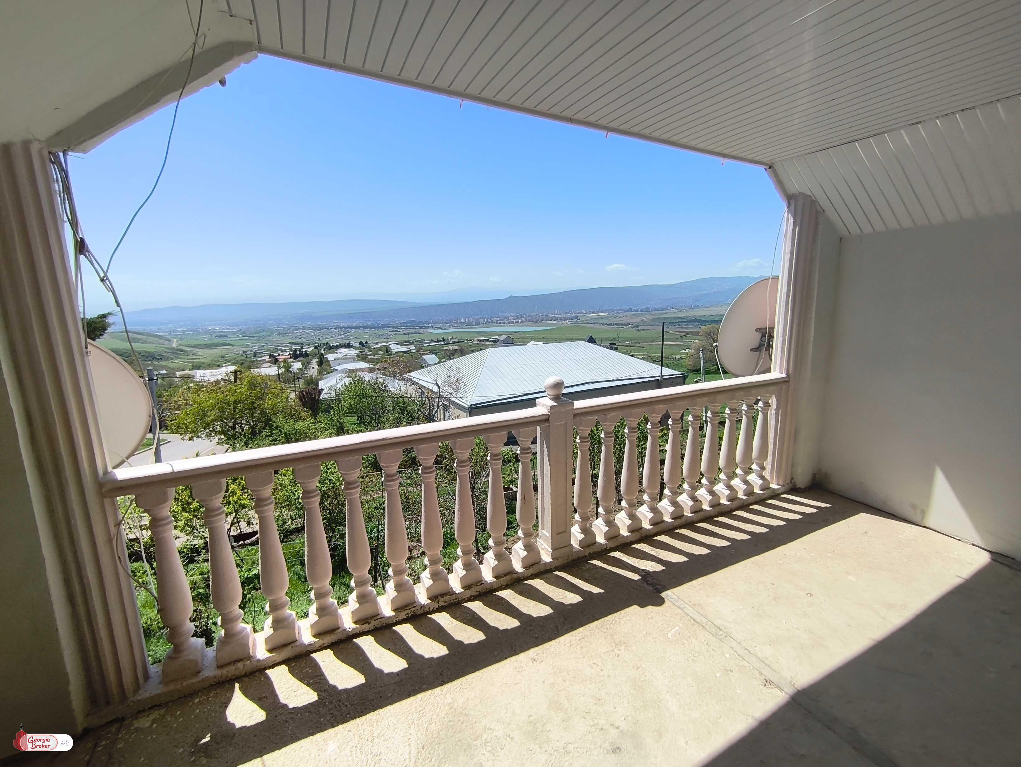 продается дом с новым ремонтом 3-комнаты