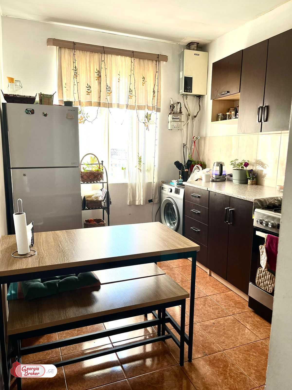 продается квартира с новым ремонтом 3-комнаты