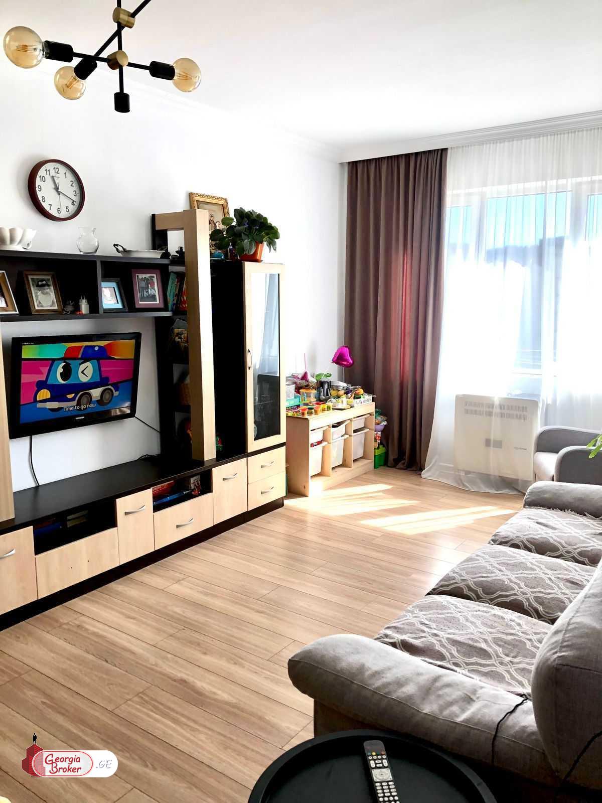 продается квартира с новым ремонтом 3-комнаты