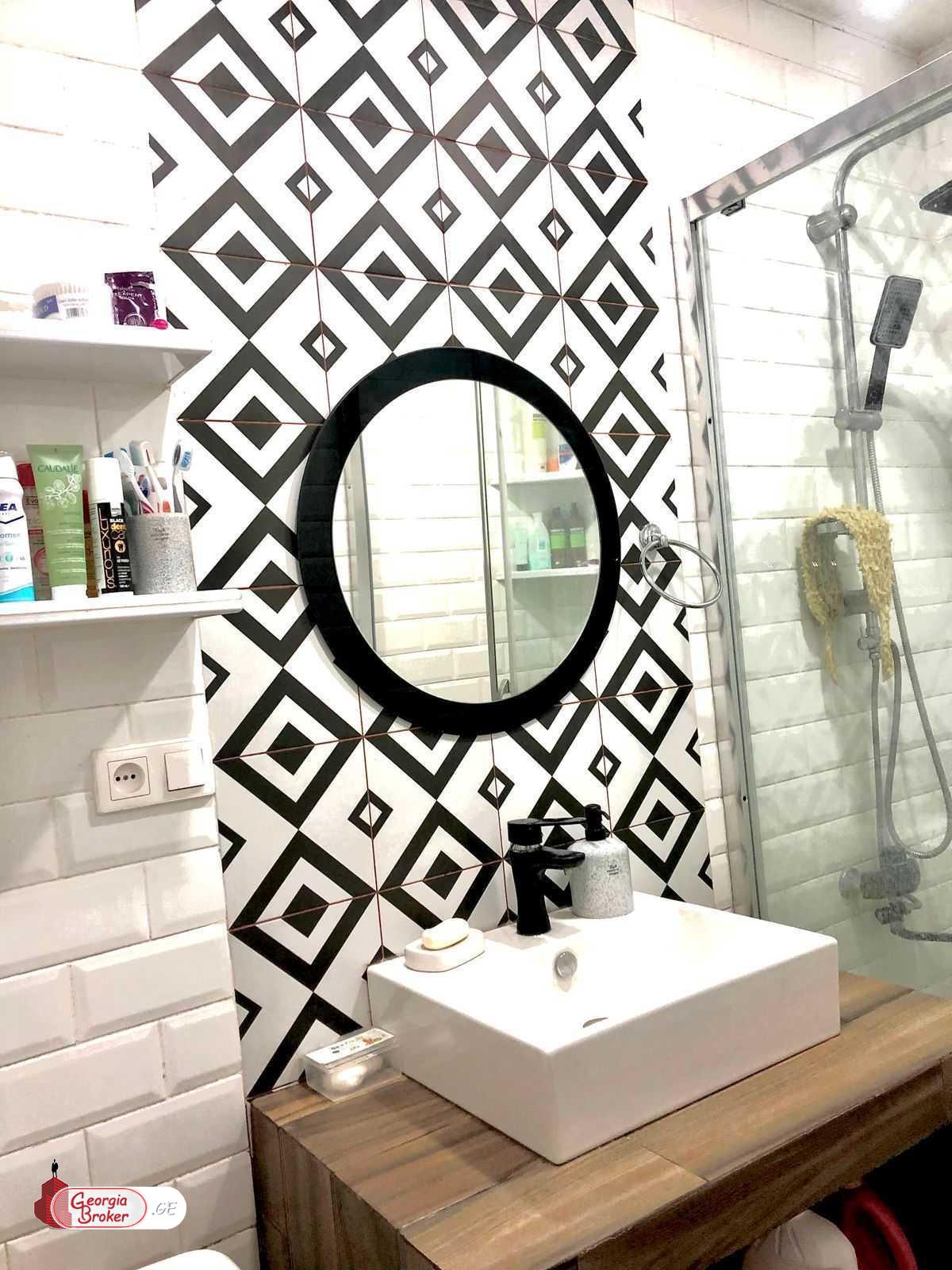 продается квартира с новым ремонтом 3-комнаты