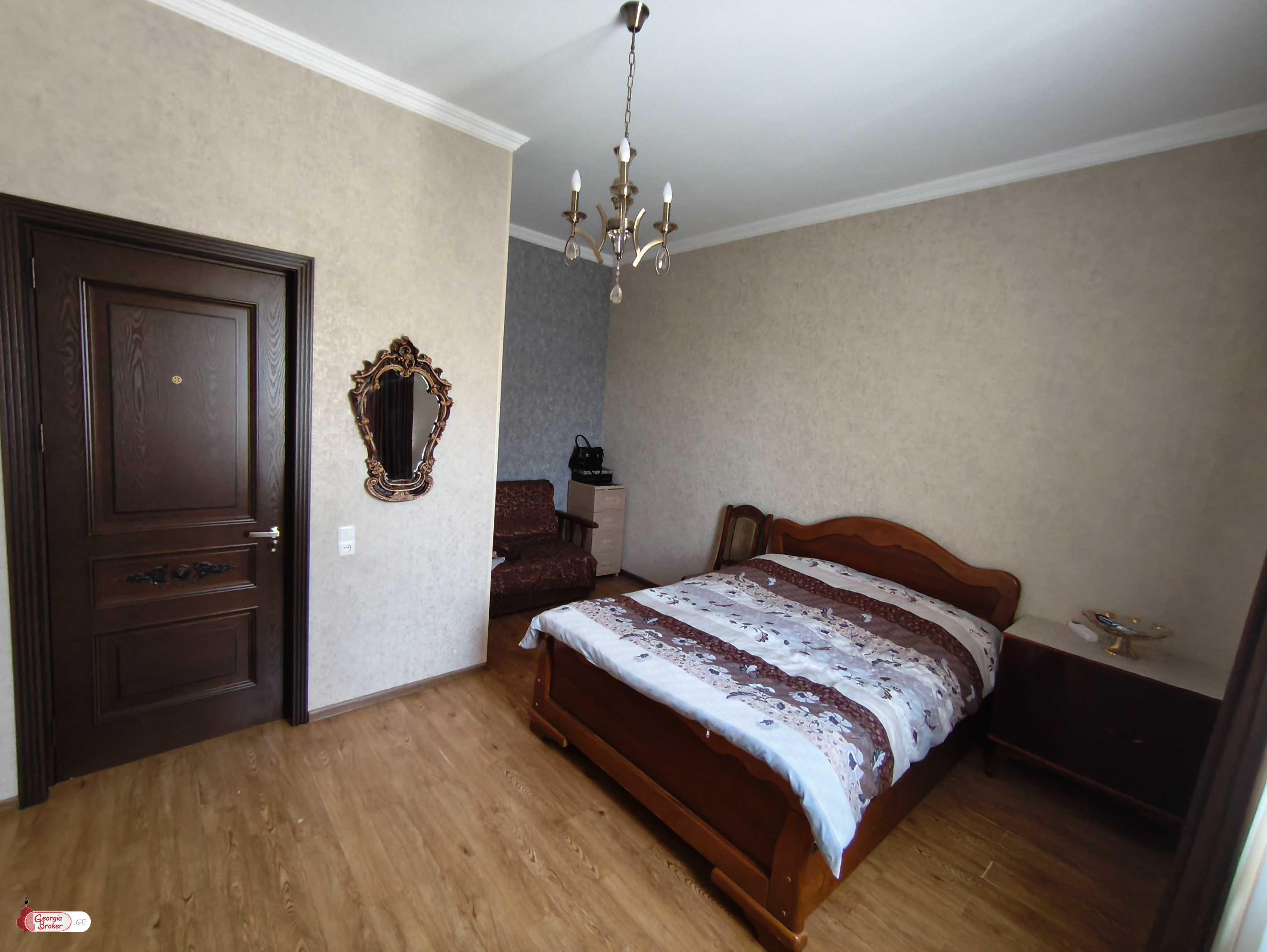 продается дом с новым ремонтом 3-комнаты