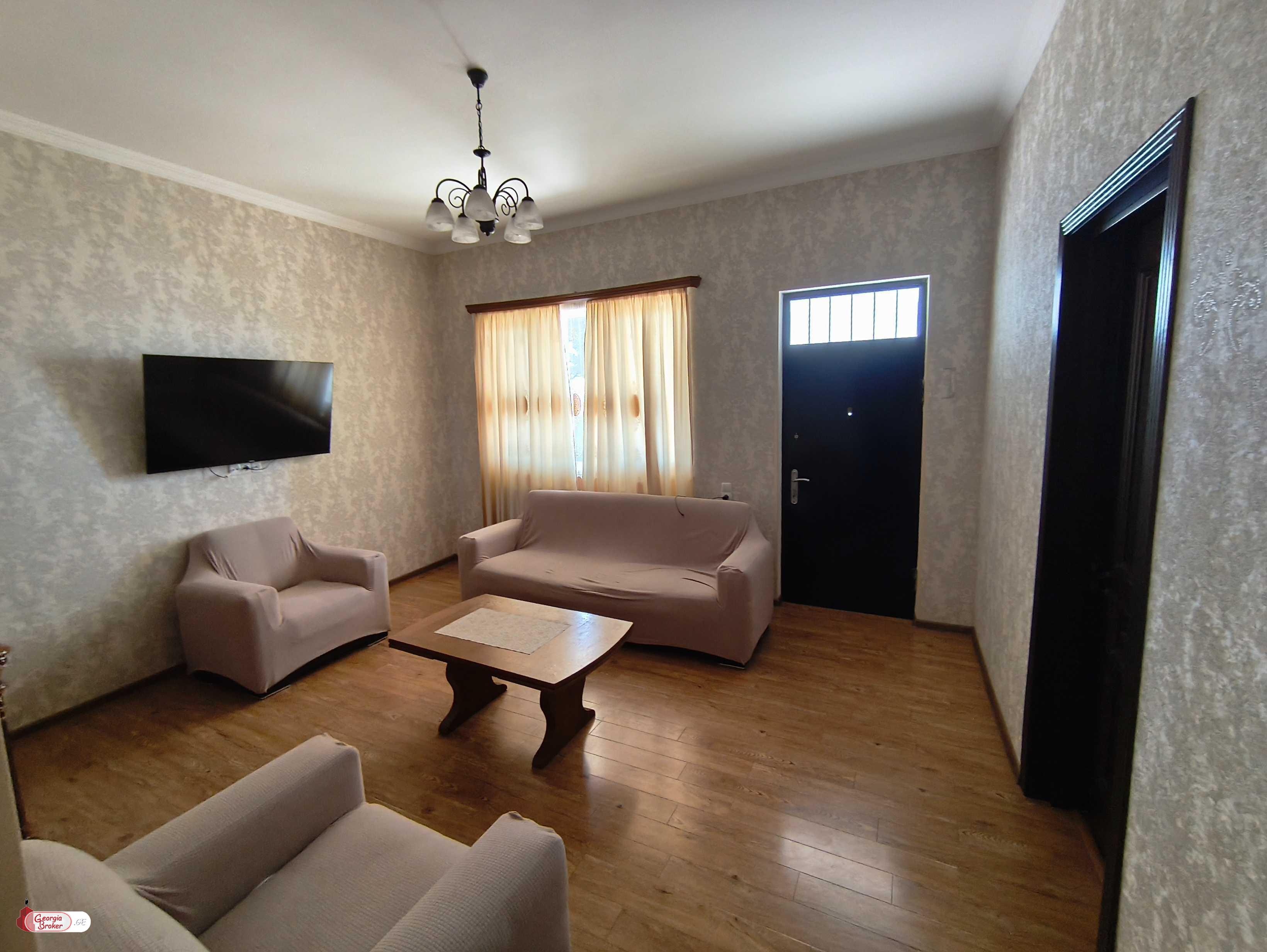 продается дом с новым ремонтом 3-комнаты