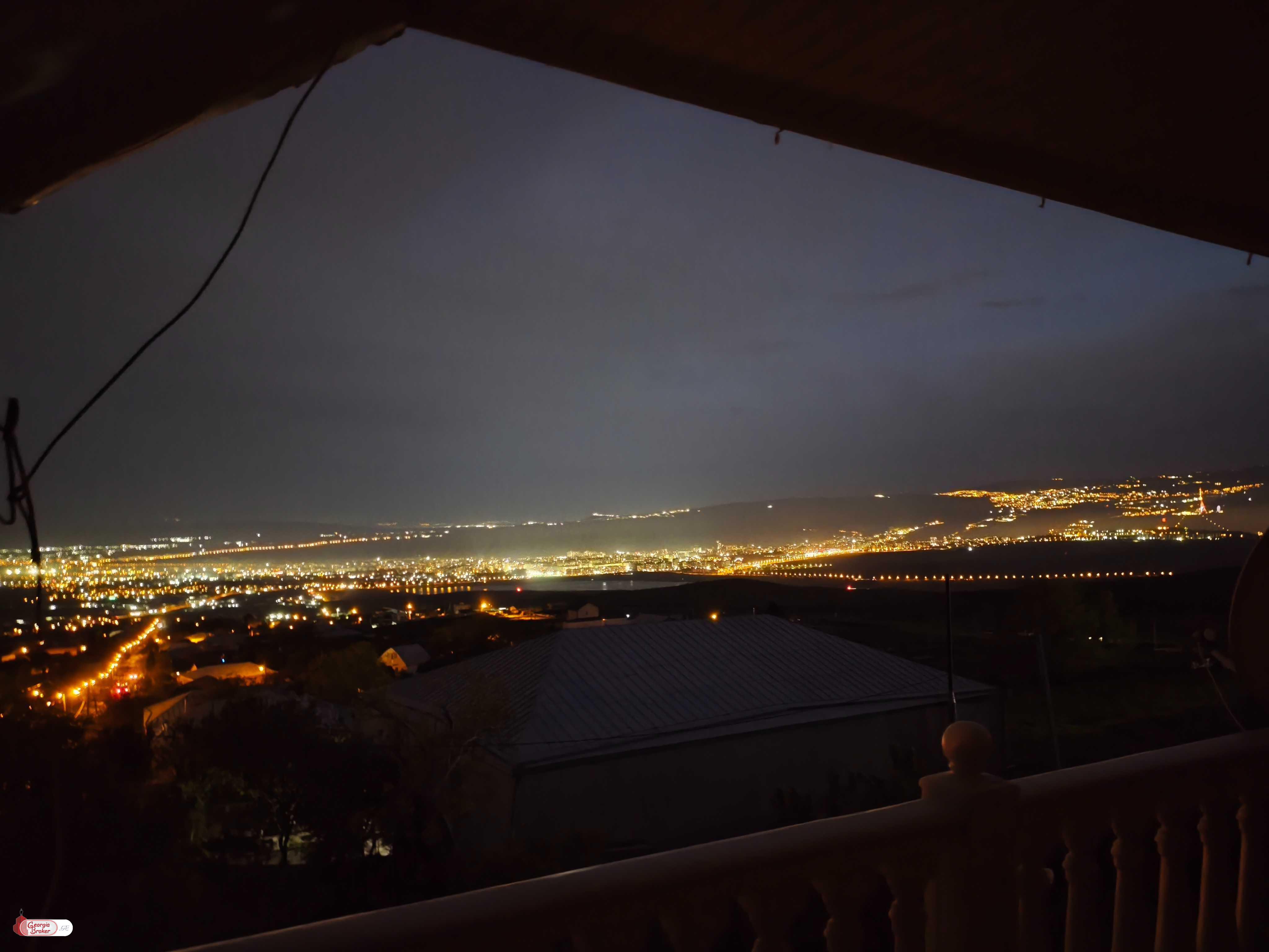 продается дом с новым ремонтом 3-комнаты