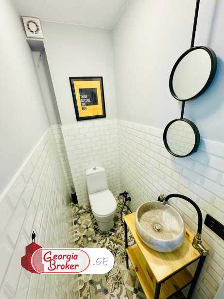 იყიდება 2 ოთახიანი ბინა საბურთალოზე