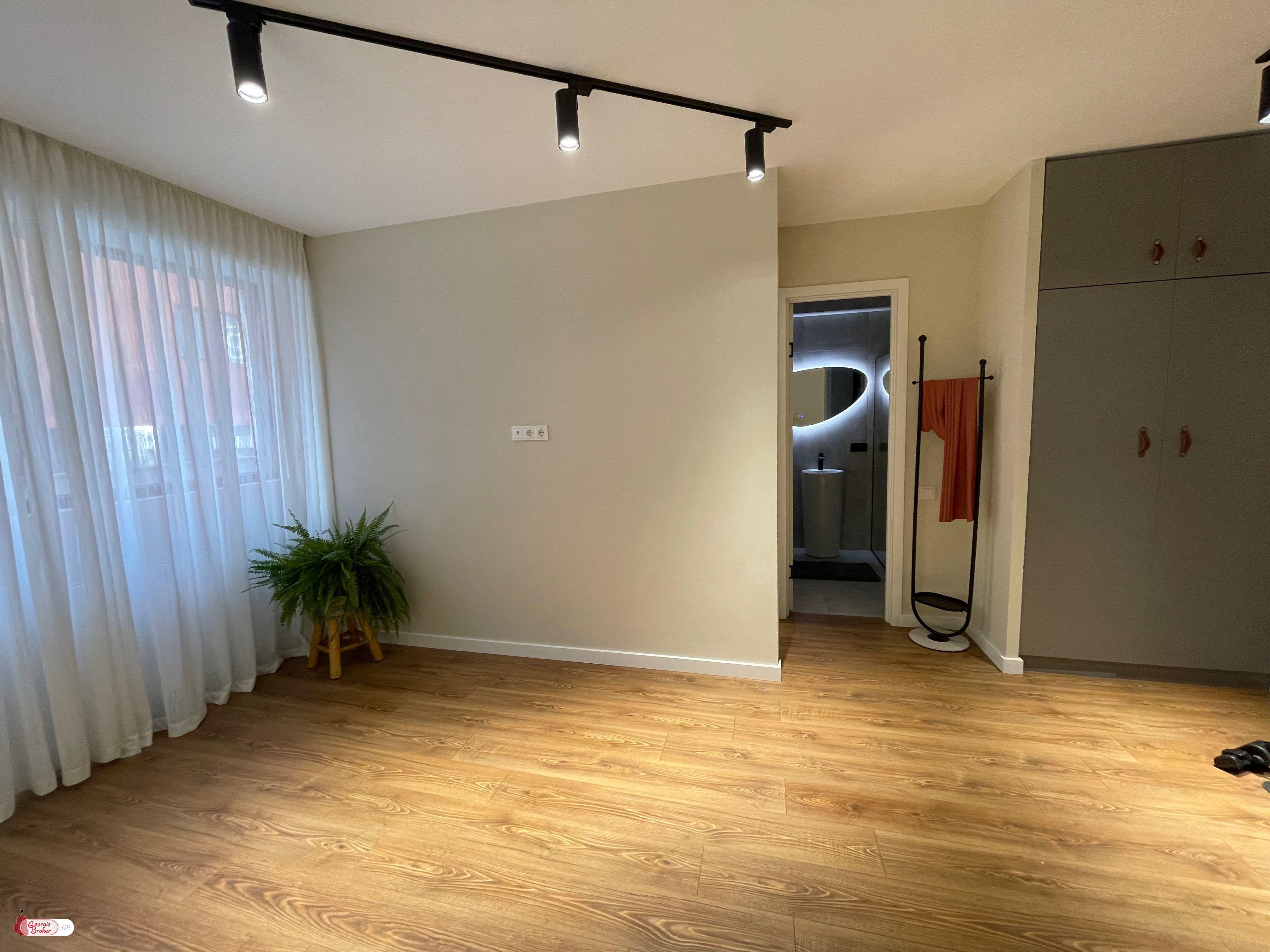 nearly repaired 2-room apartment for sale