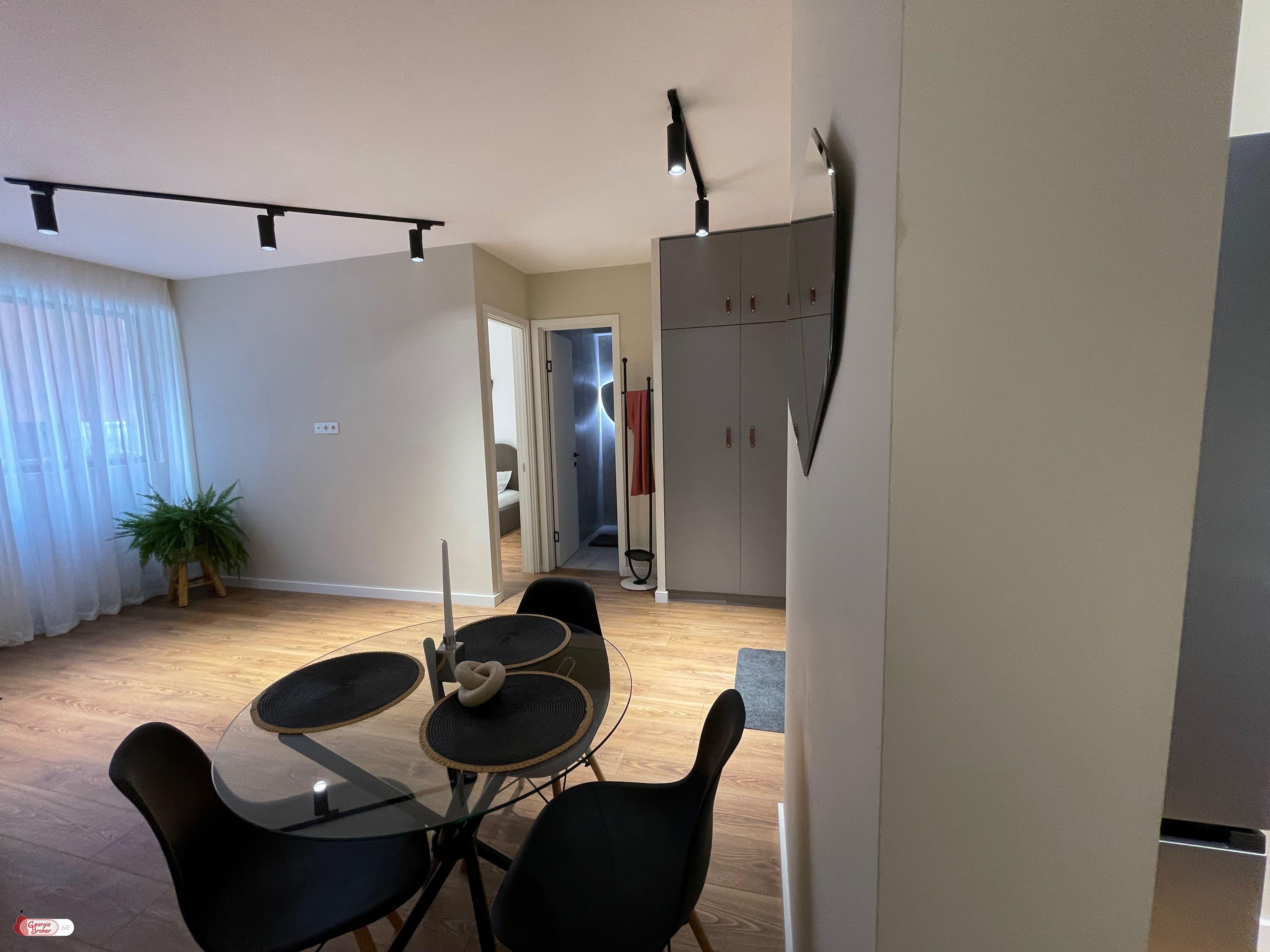 nearly repaired 2-room apartment for sale