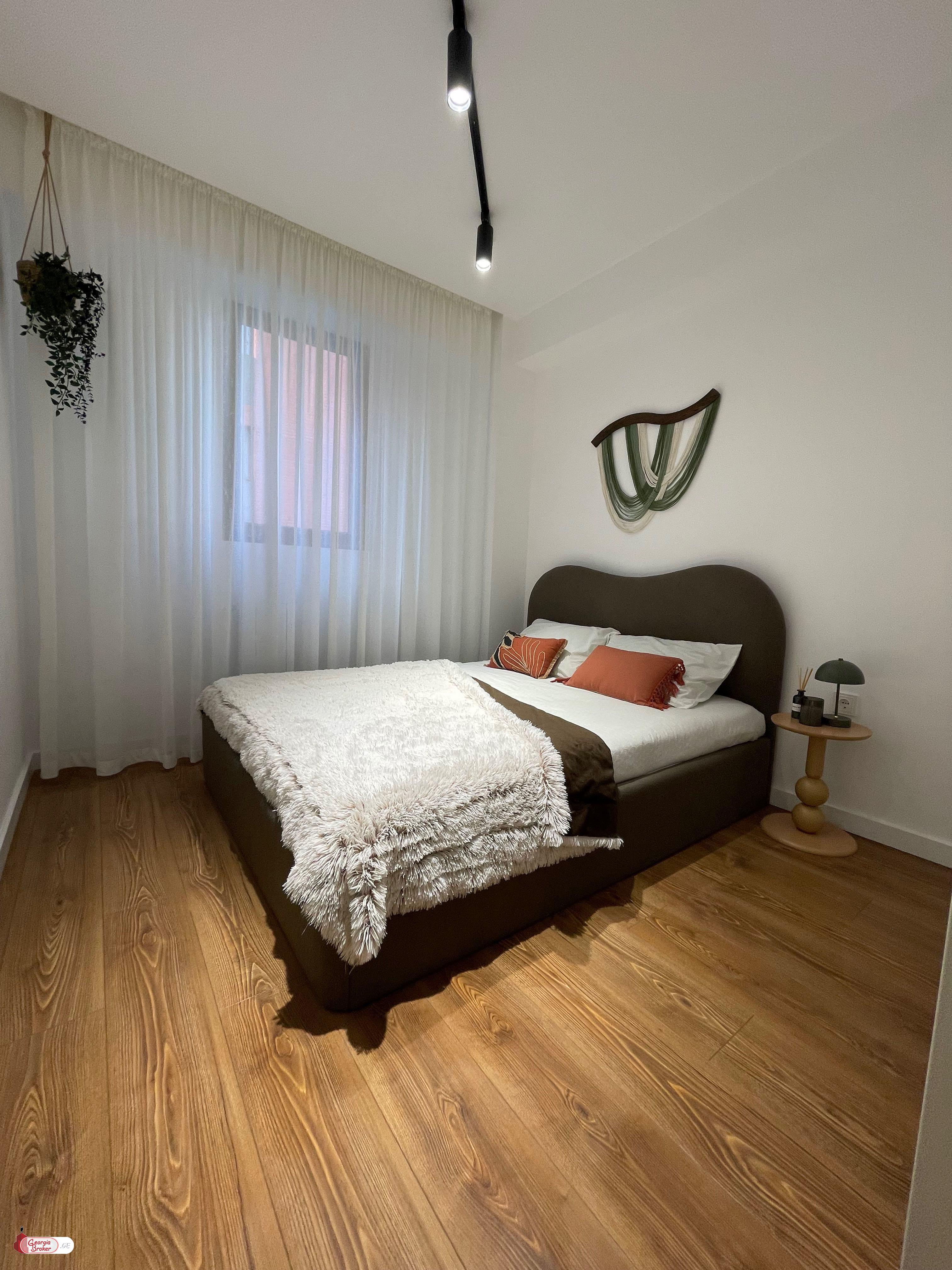 nearly repaired 2-room apartment for sale