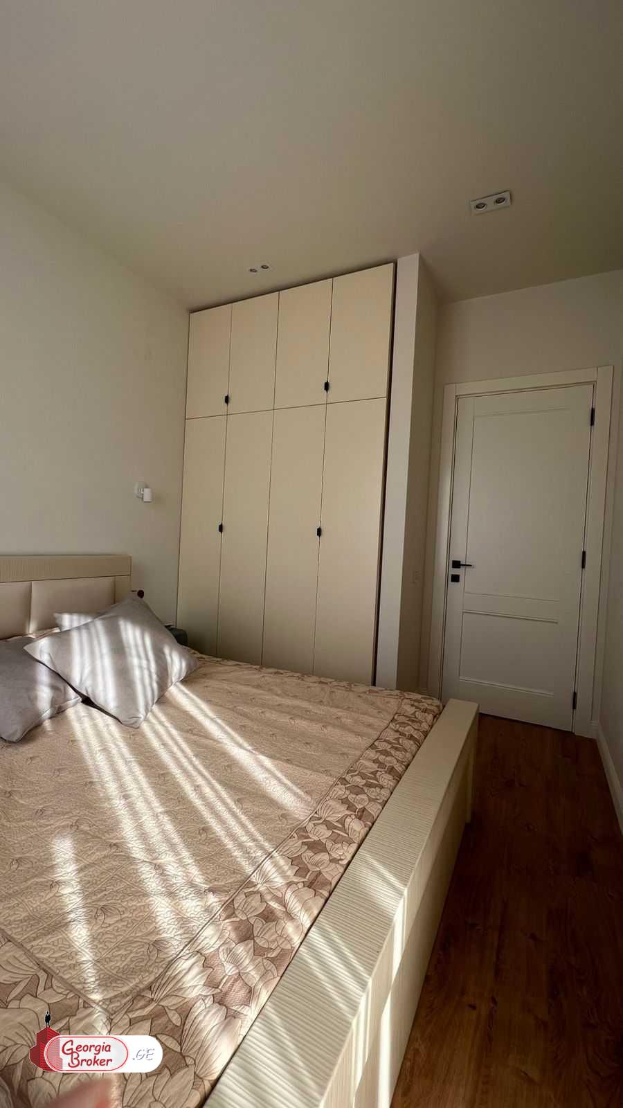 იყიდება ახალი გარემონტებული 2 ოთახიანი ბინა