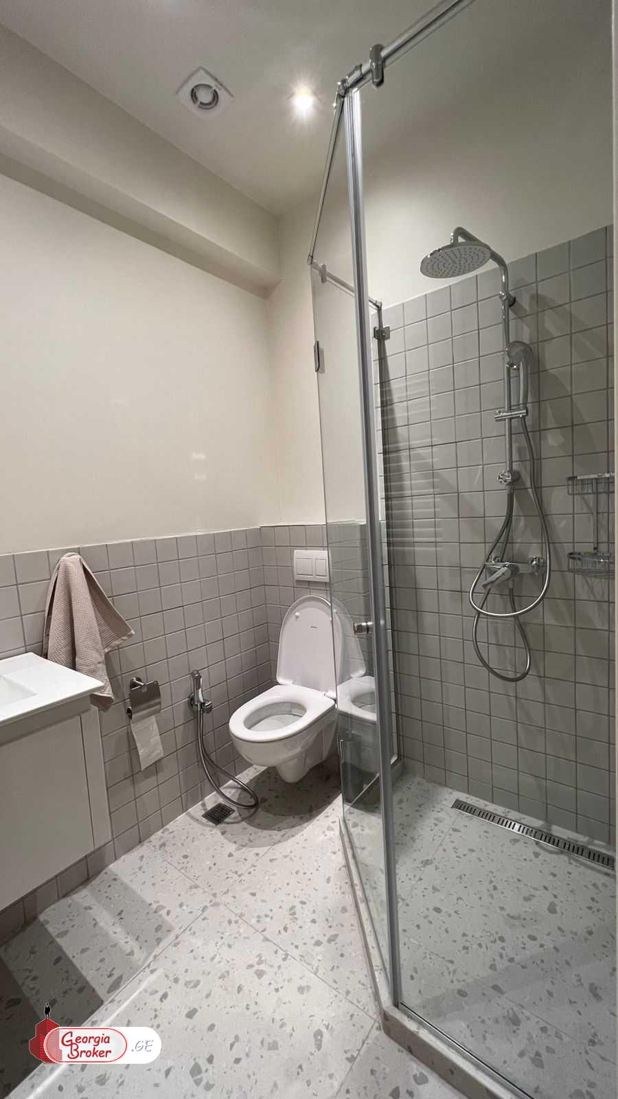 იყიდება ახალი გარემონტებული 2 ოთახიანი ბინა