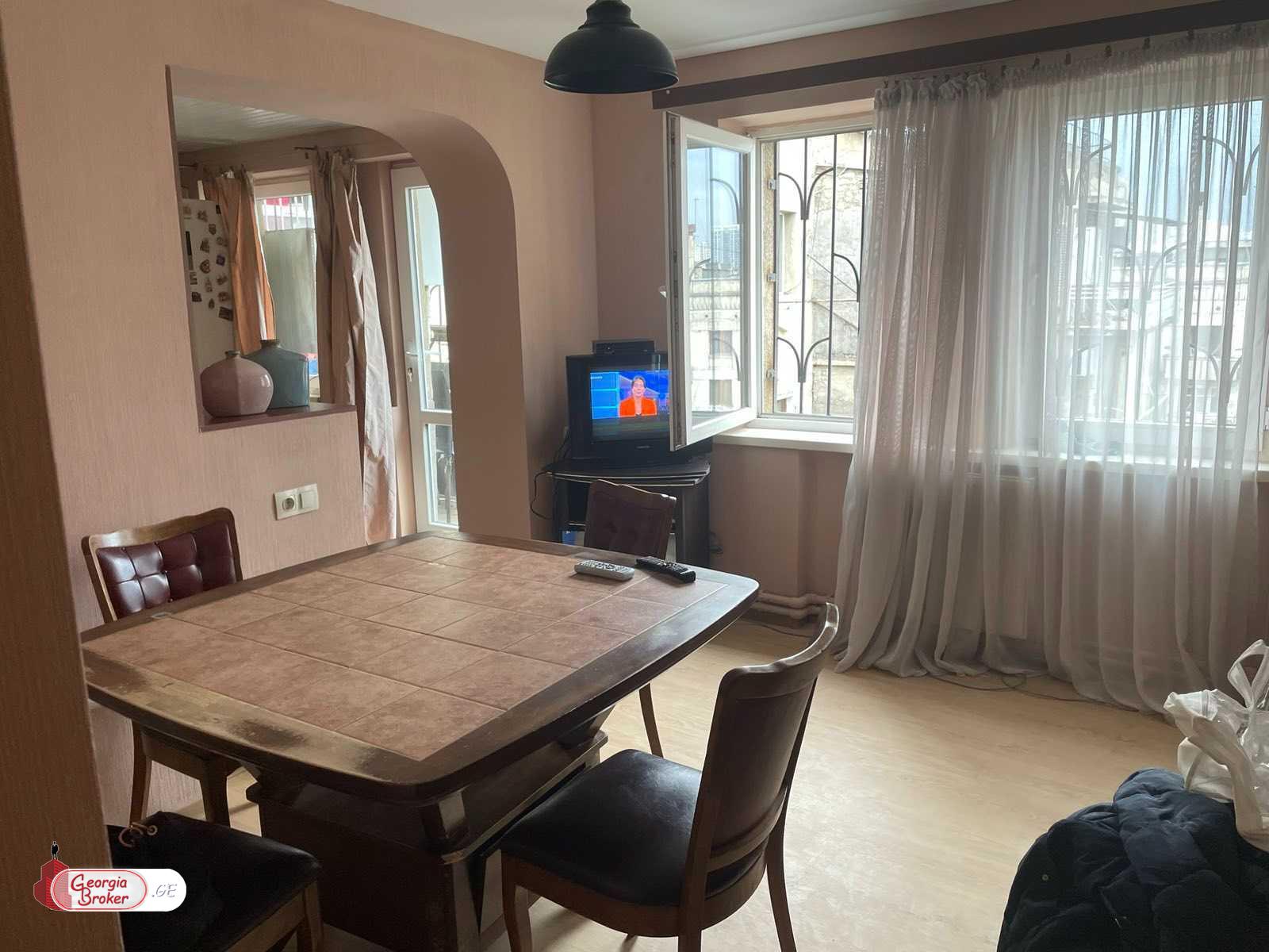 იყიდება ახალი გარემონტებული 4 ოთახიანი ბინა