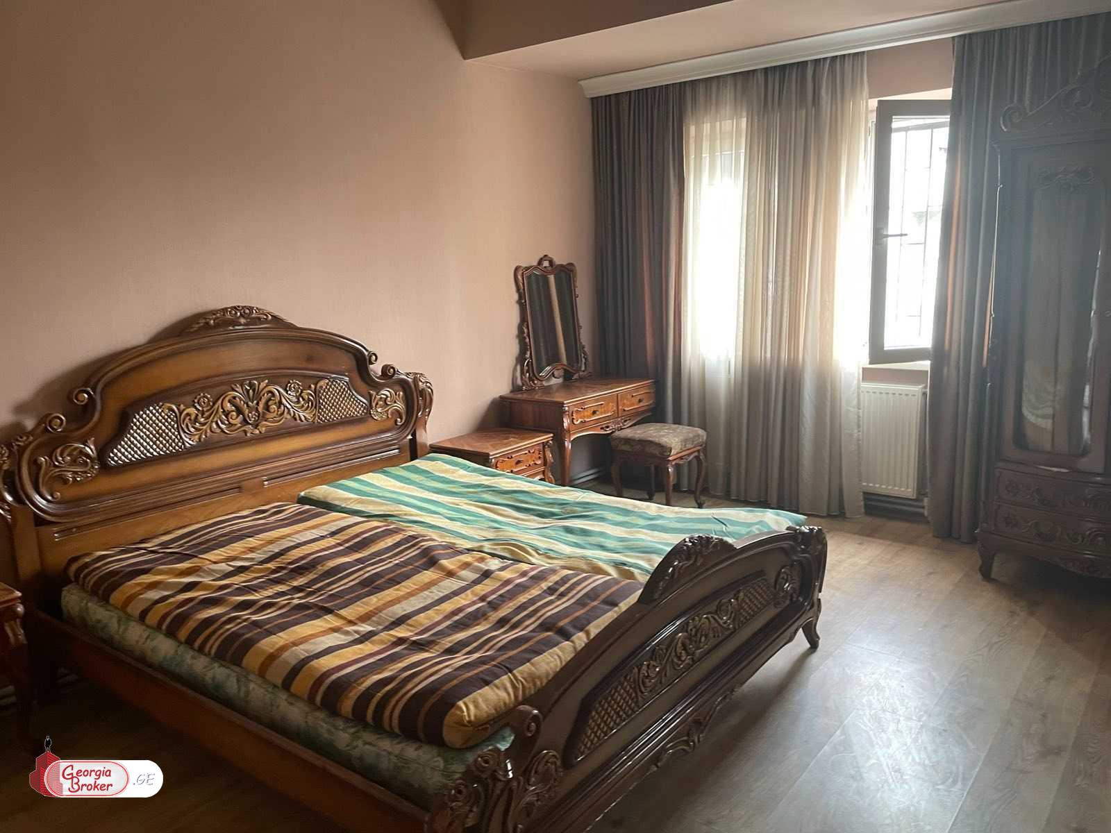 იყიდება ახალი გარემონტებული 4 ოთახიანი ბინა