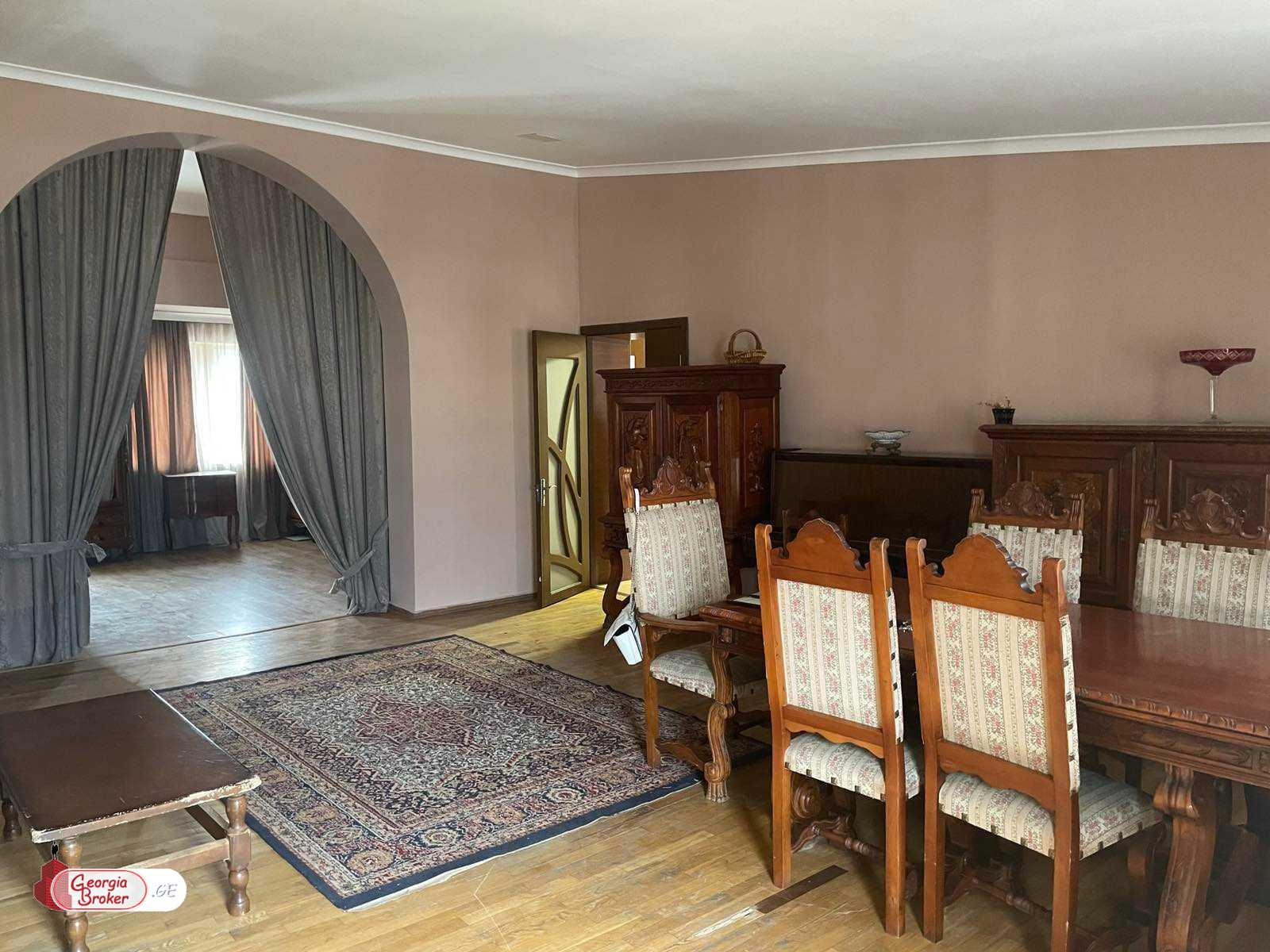 იყიდება ახალი გარემონტებული 4 ოთახიანი ბინა