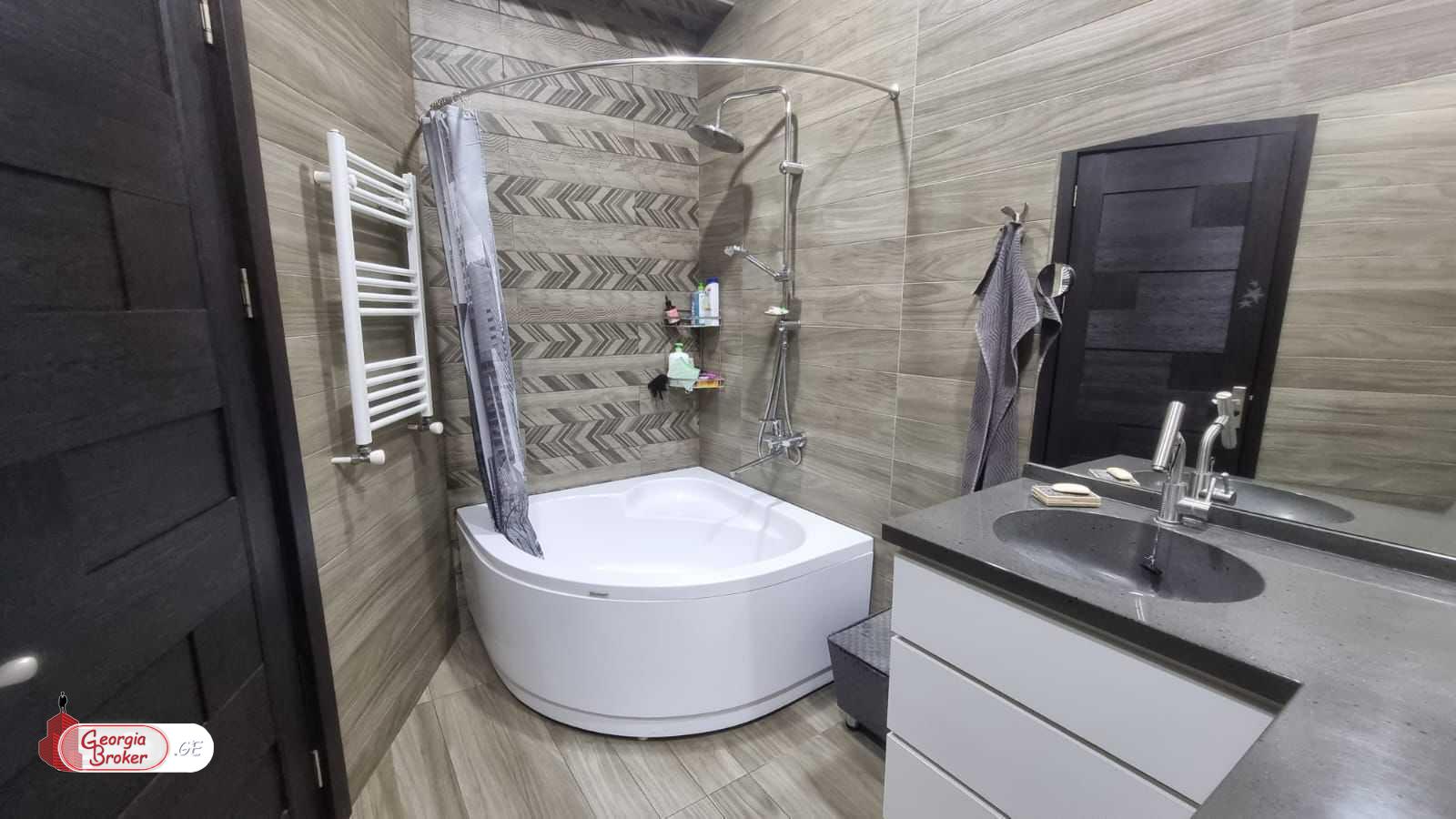 იყიდება ახალი გარემონტებული 3 ოთახიანი ბინა