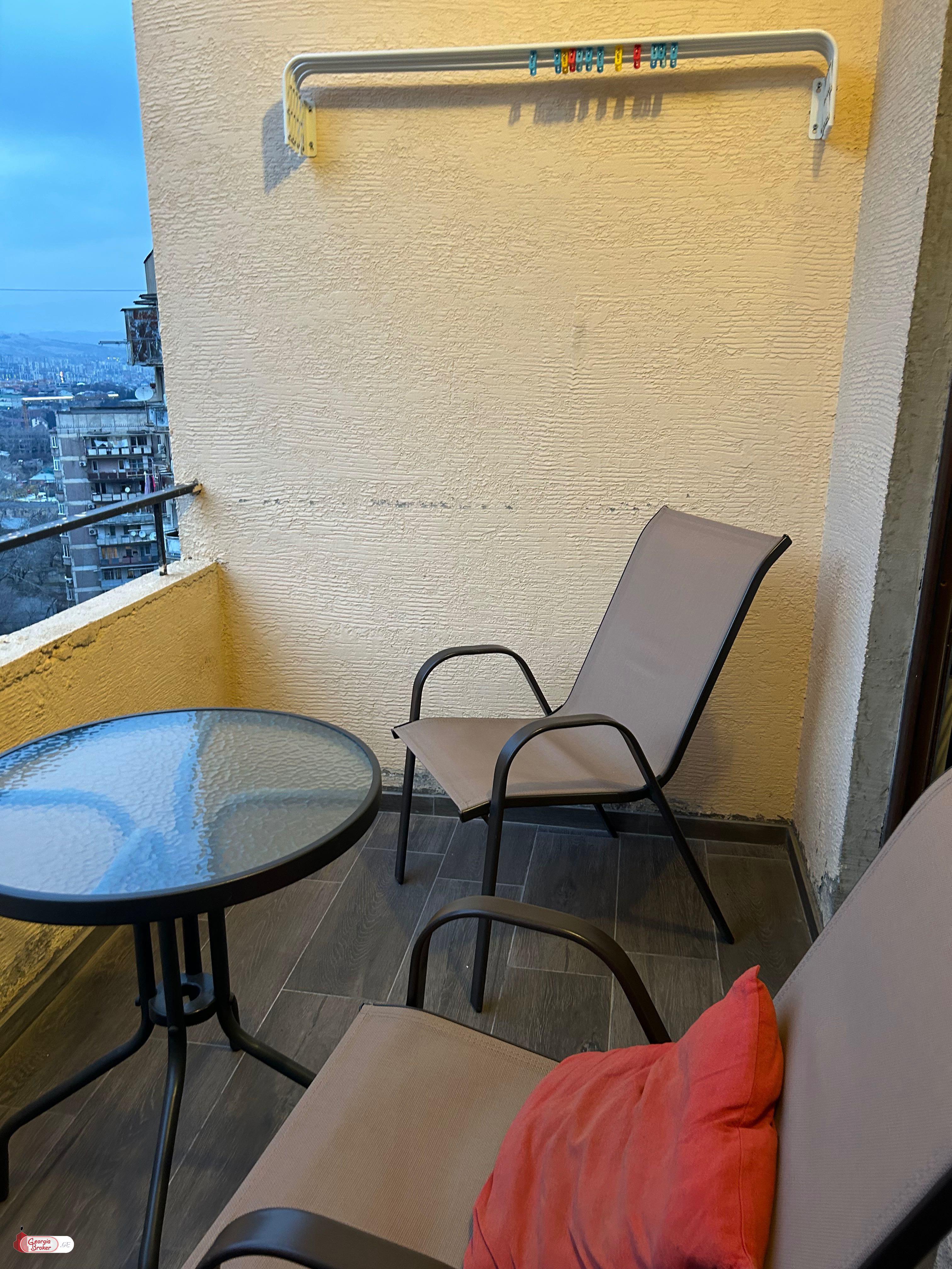 nearly repaired 2-room apartment for sale