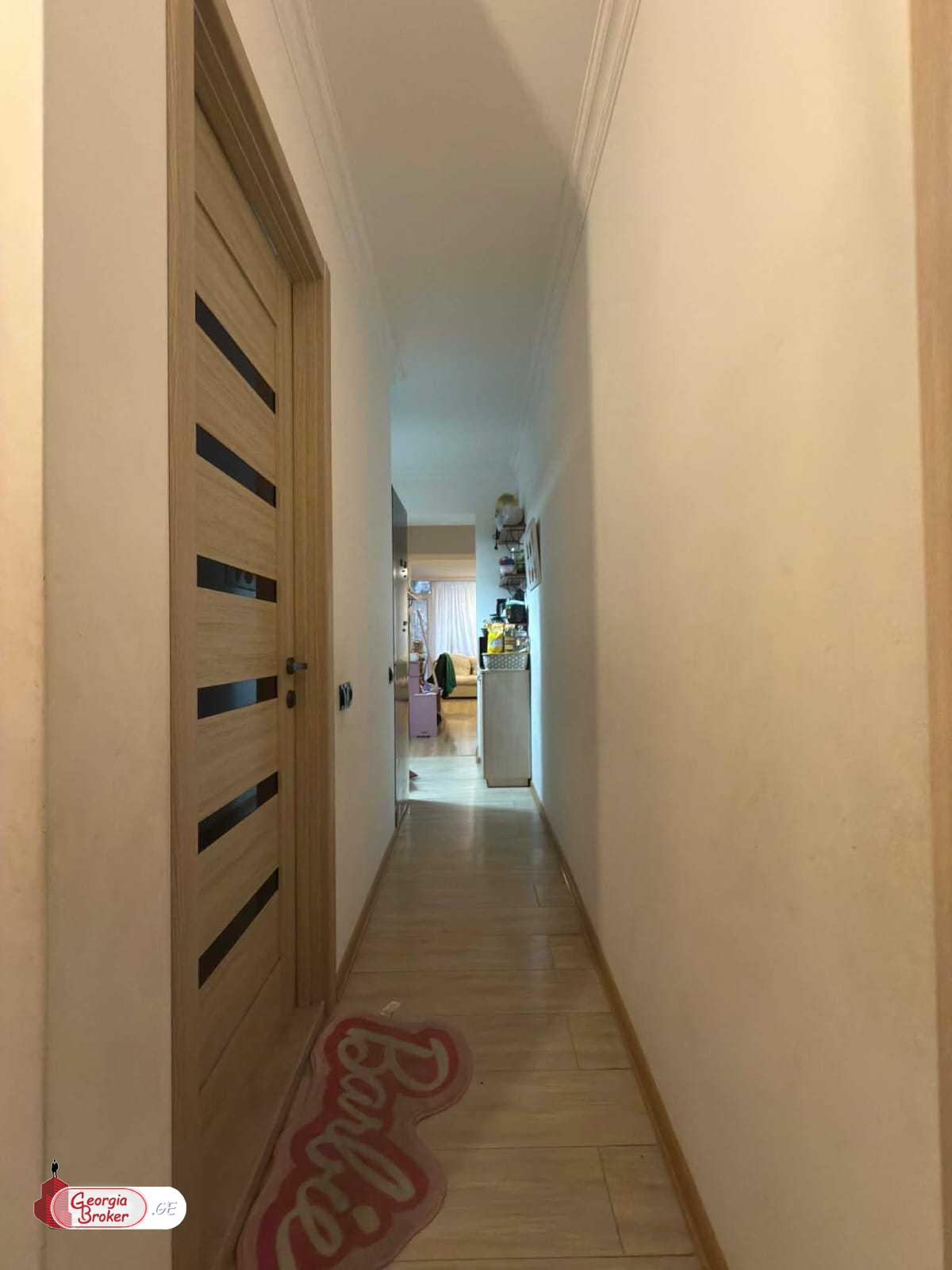 იყიდება ახალი გარემონტებული 5 ოთახიანი ბინა