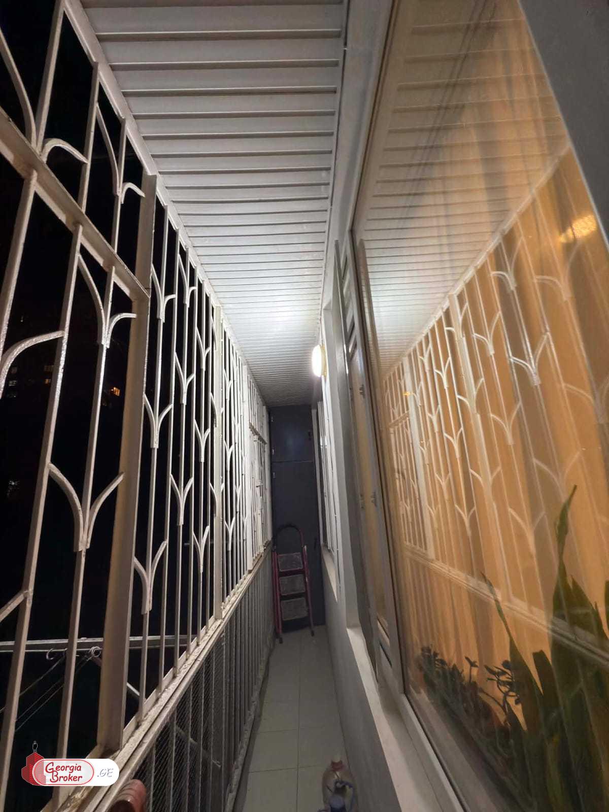 იყიდება ახალი გარემონტებული 5 ოთახიანი ბინა