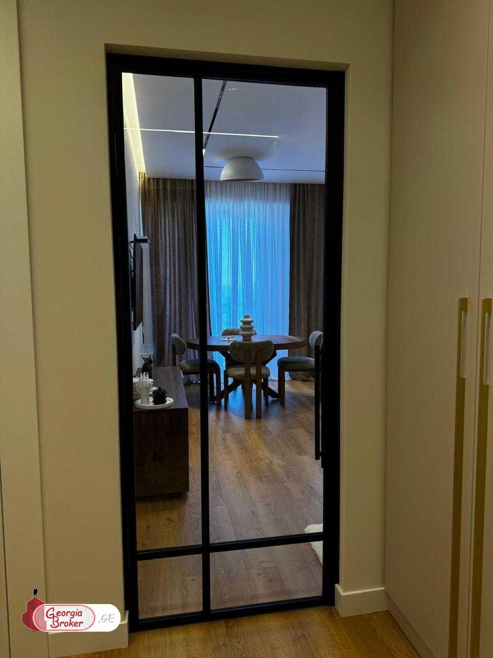 იყიდება ახალი გარემონტებული 2 ოთახიანი ბინა