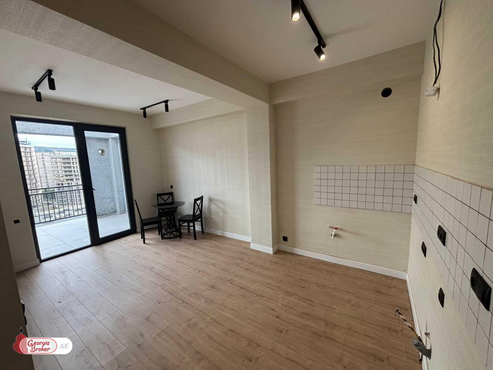 იყიდება ახალი გარემონტებული 2 ოთახიანი ბინა