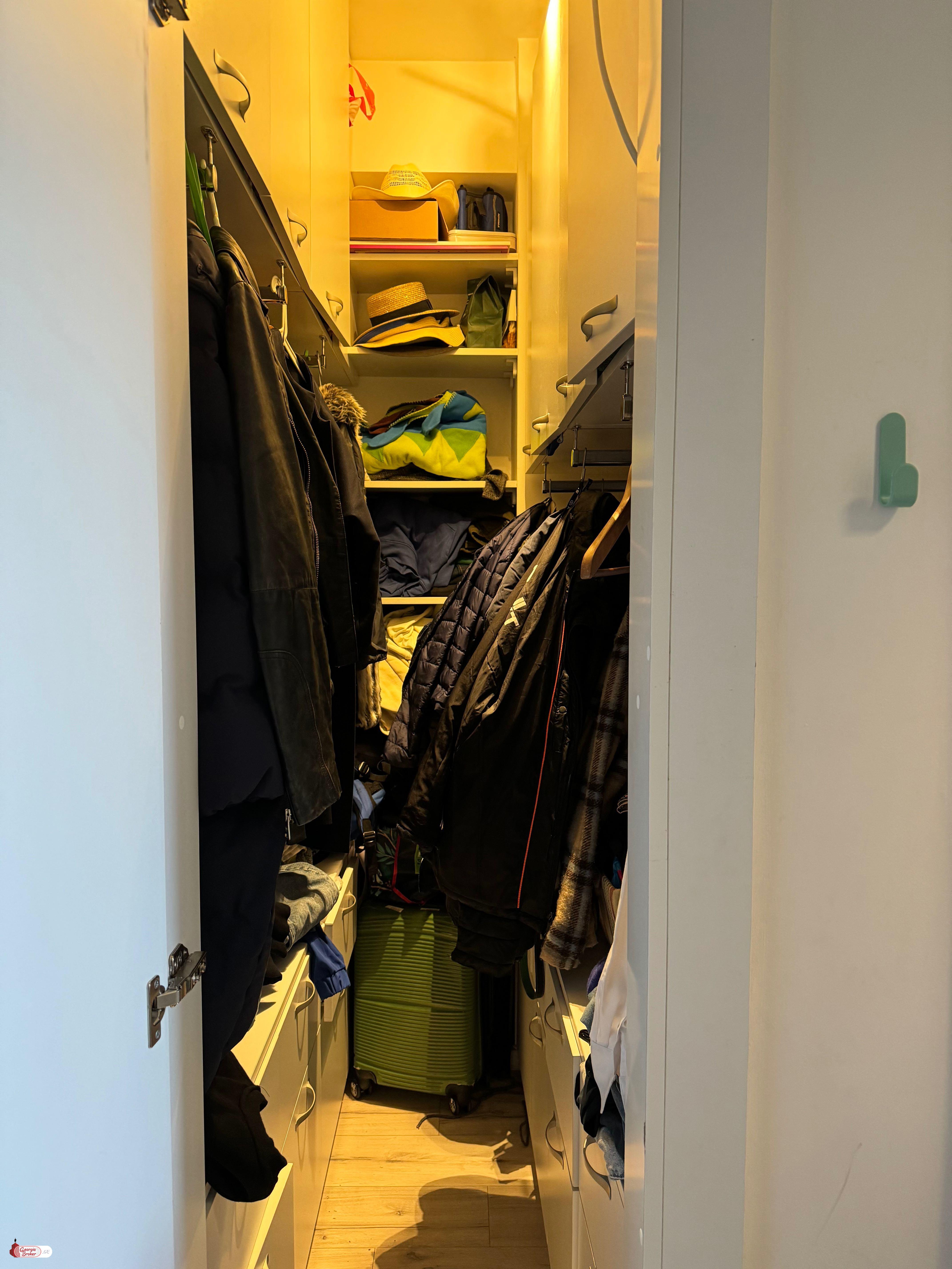 იყიდება ახალი გარემონტებული 3 ოთახიანი ბინა