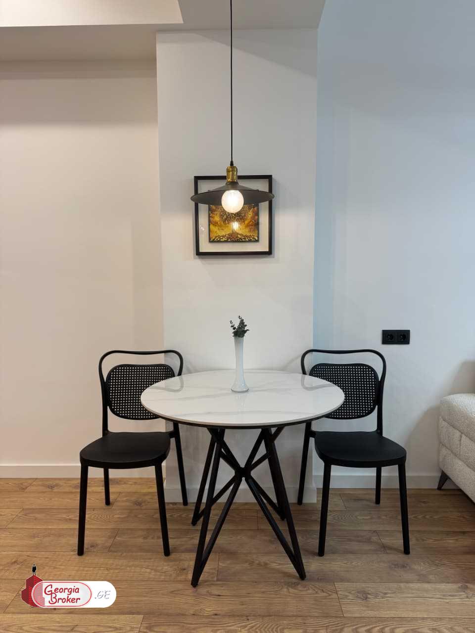 იყიდება ახალი გარემონტებული 2 ოთახიანი ბინა