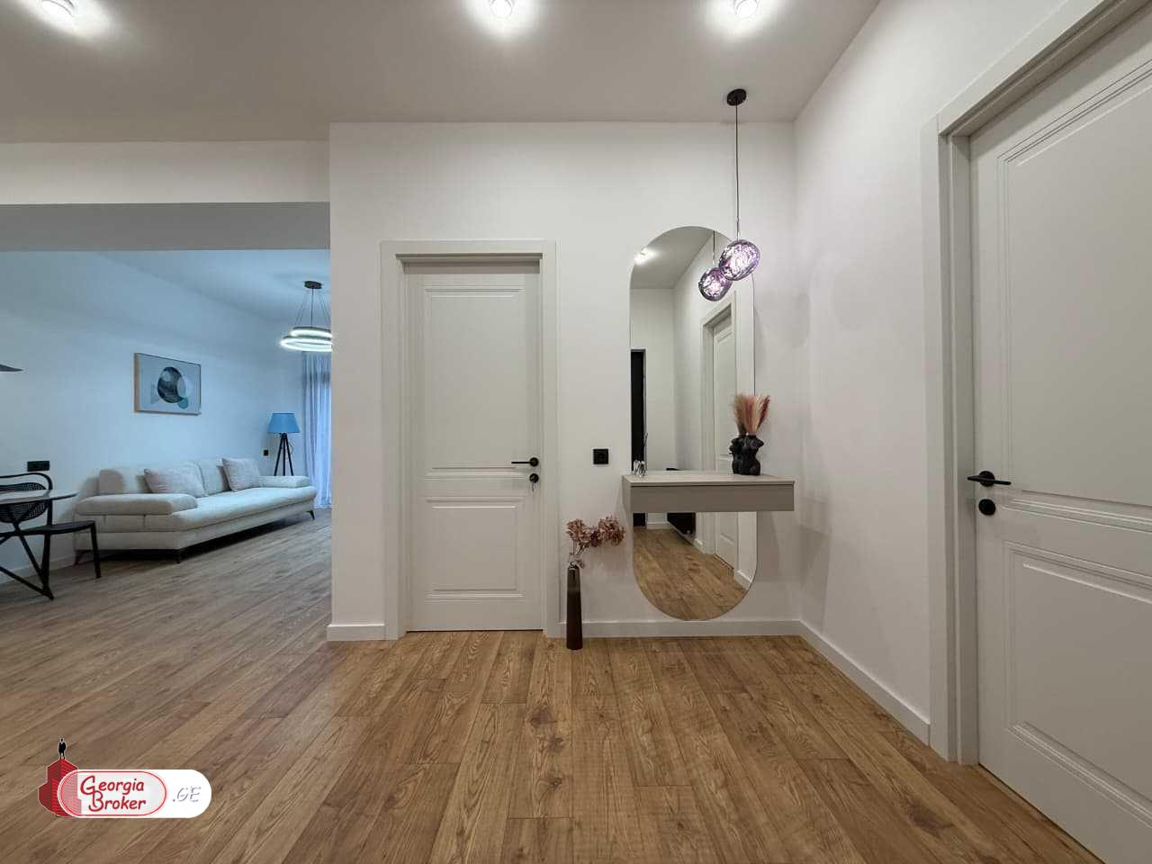 იყიდება ახალი გარემონტებული 2 ოთახიანი ბინა