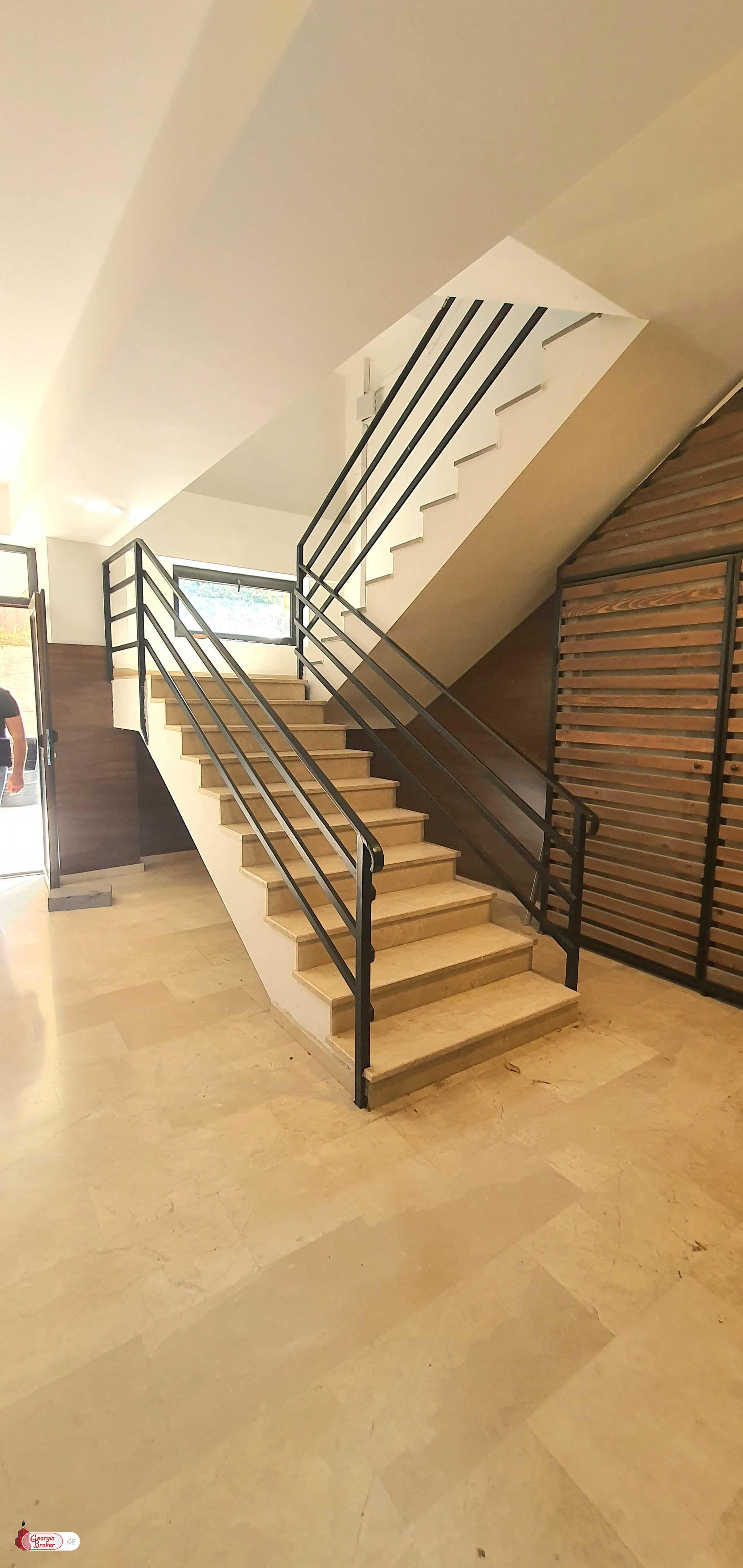 იყიდება ახალი გარემონტებული 3 ოთახიანი ბინა