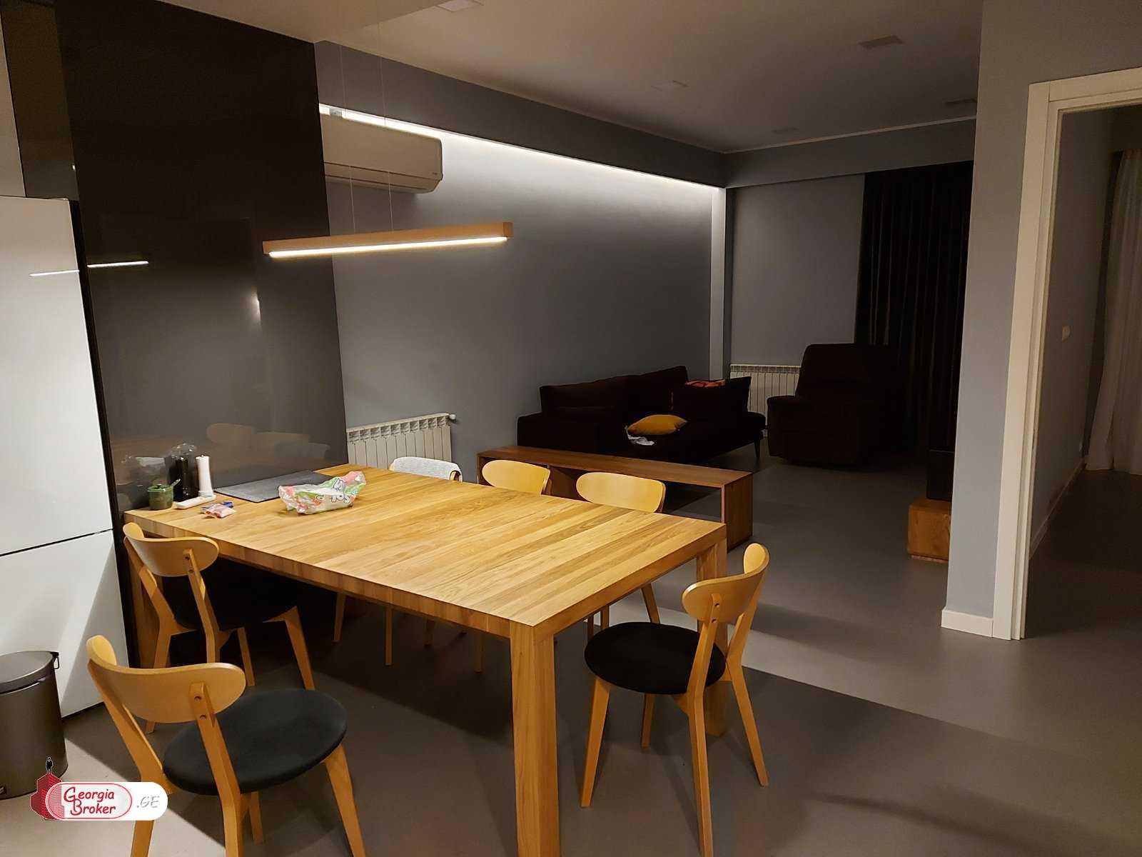 იყიდება ახალი გარემონტებული 2 ოთახიანი ბინა