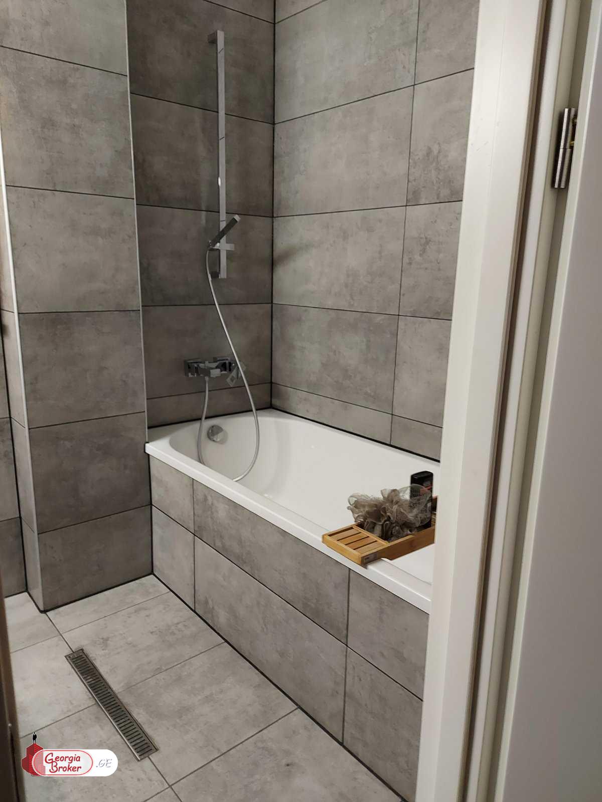 იყიდება ახალი გარემონტებული 2 ოთახიანი ბინა