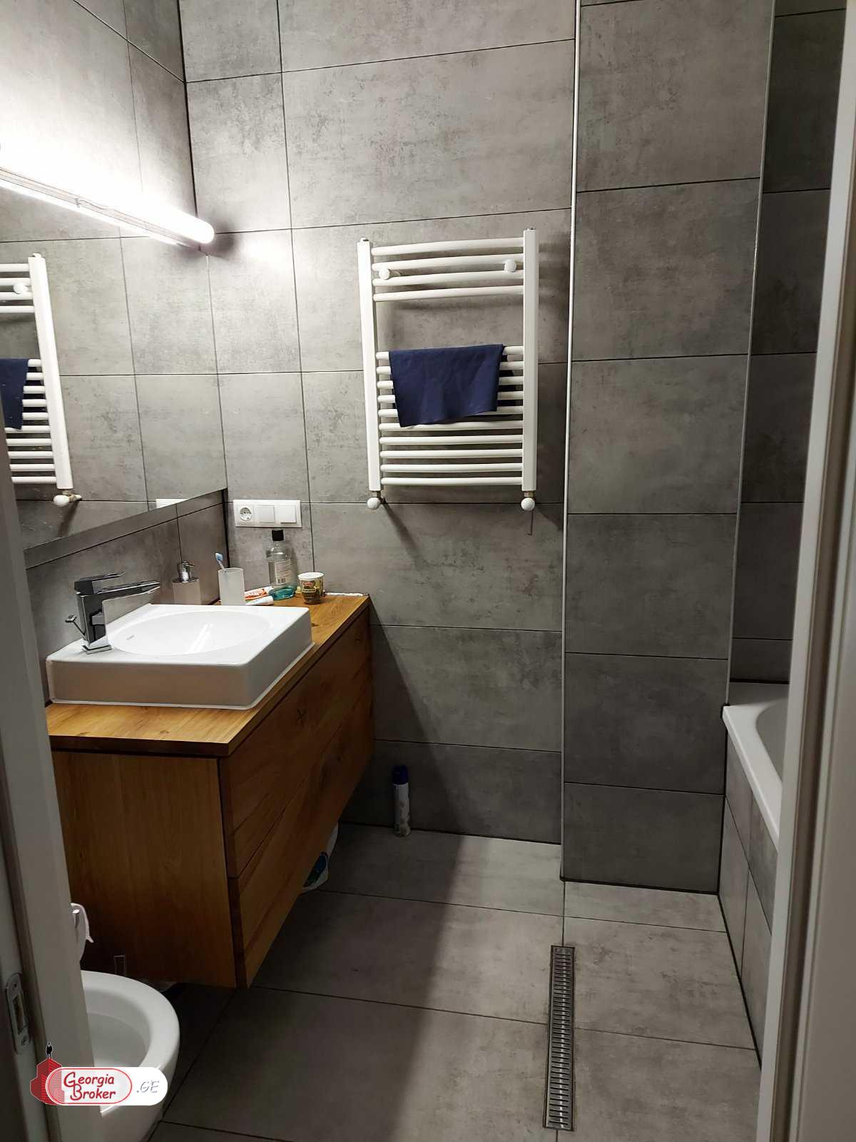 იყიდება ახალი გარემონტებული 2 ოთახიანი ბინა