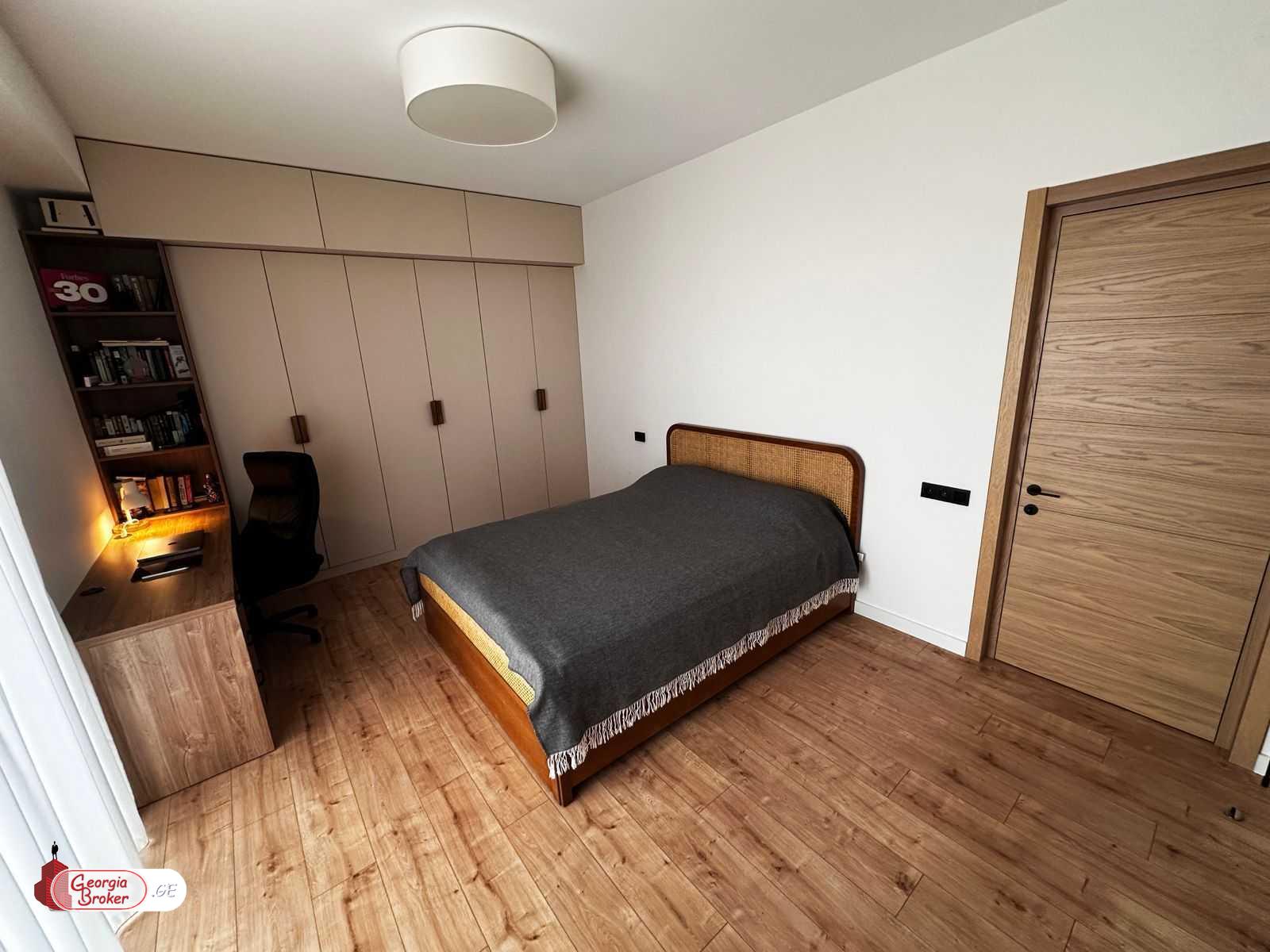 nearly repaired 2-room apartment for sale