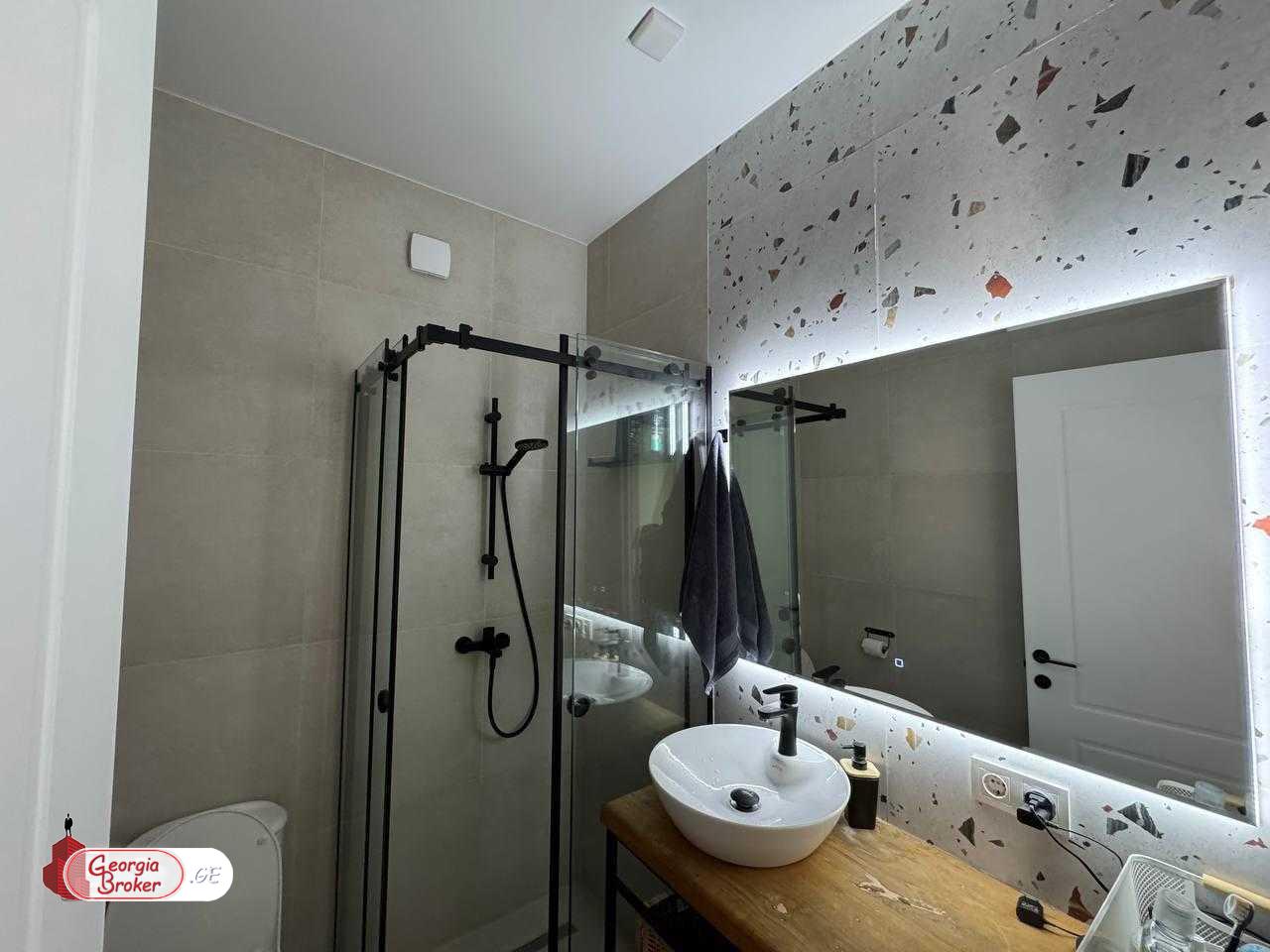 იყიდება ახალი გარემონტებული 1 ოთახიანი ბინა