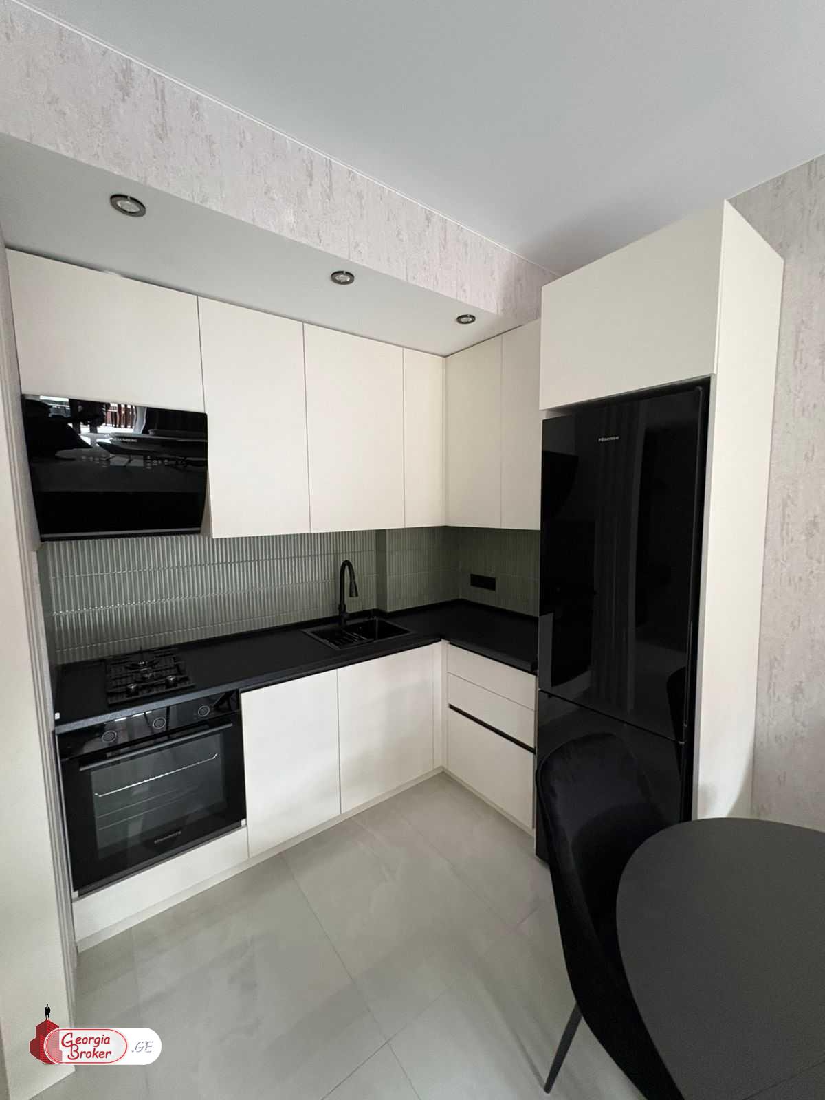 იყიდება ახალი გარემონტებული 2 ოთახიანი ბინა