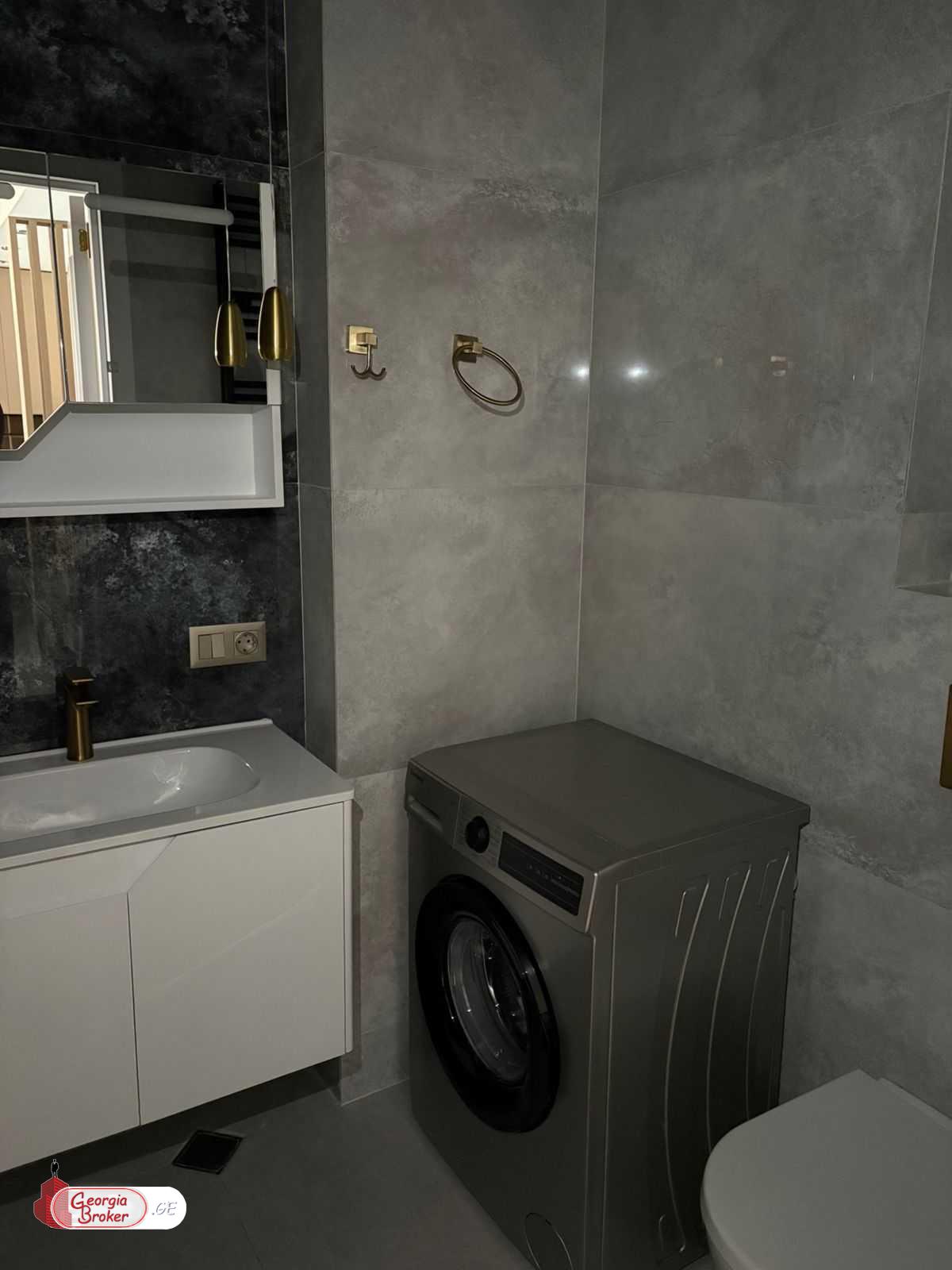 იყიდება ახალი გარემონტებული 2 ოთახიანი ბინა