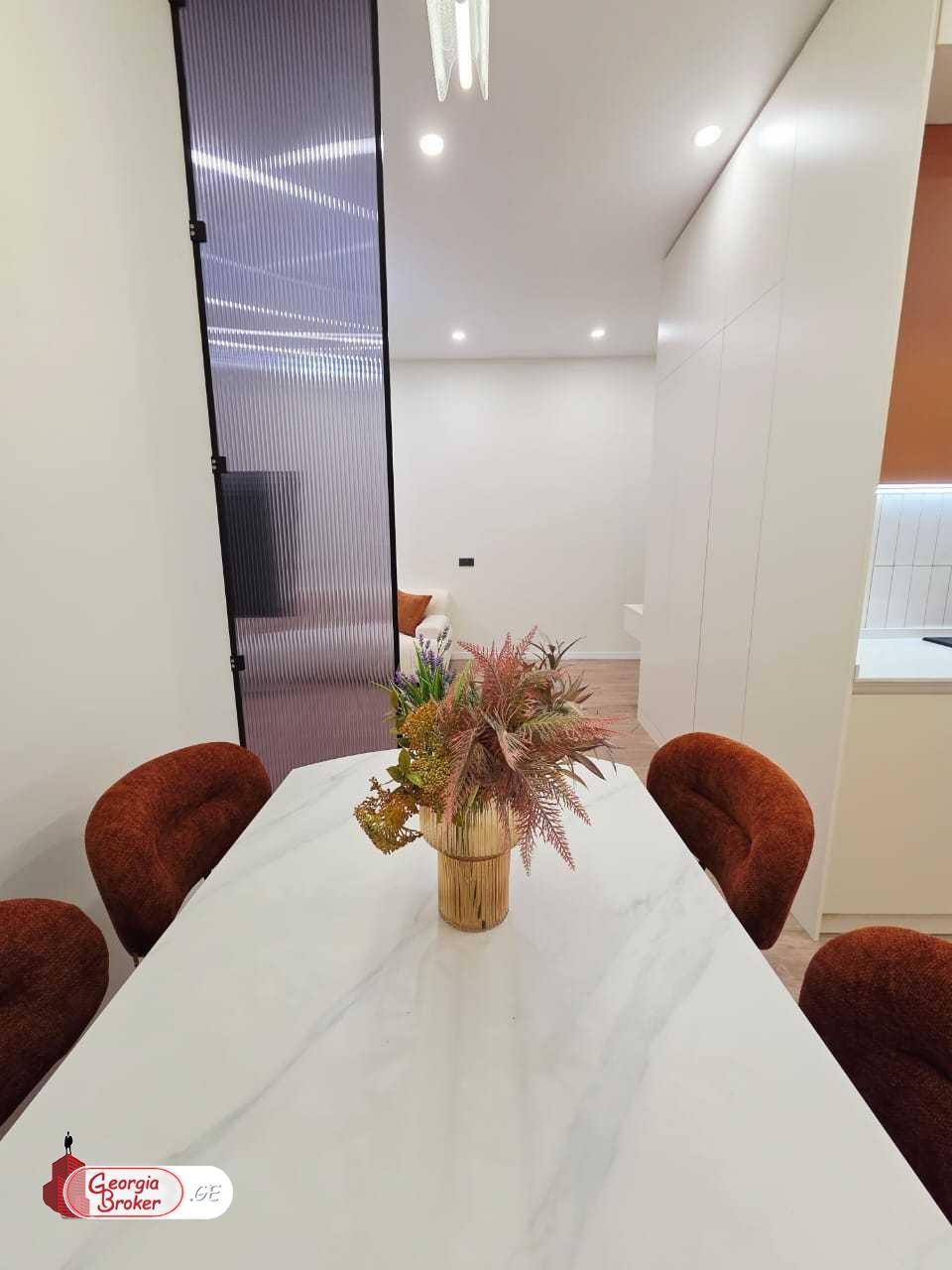 იყიდება ახალი გარემონტებული 2 ოთახიანი ბინა