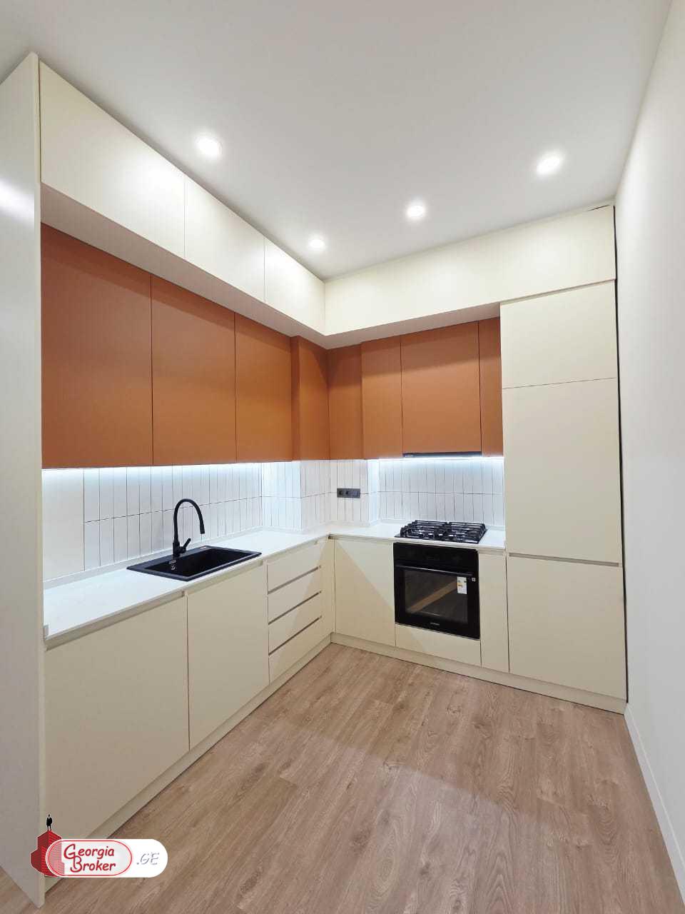 იყიდება ახალი გარემონტებული 2 ოთახიანი ბინა