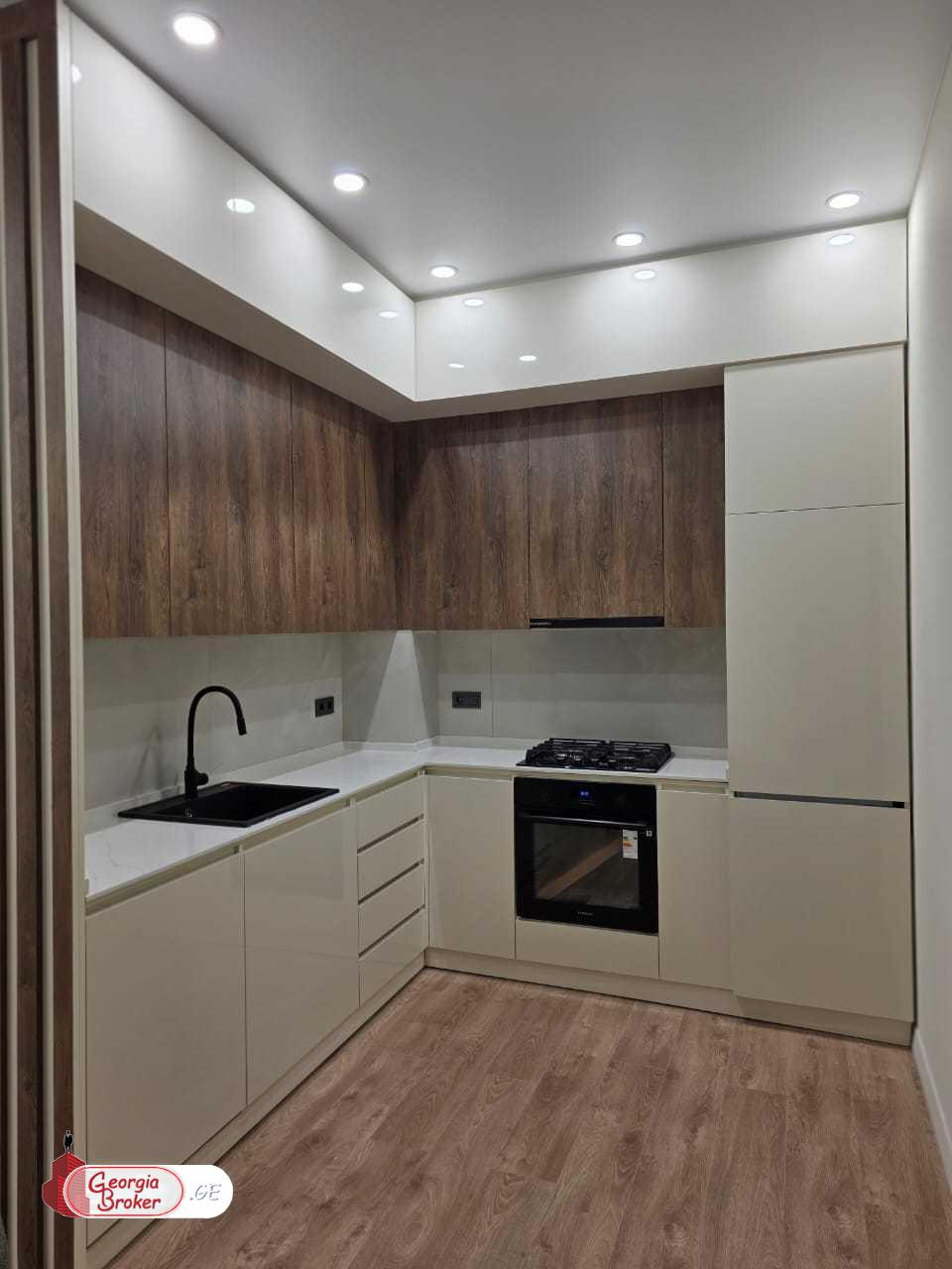 იყიდება ახალი გარემონტებული 2 ოთახიანი ბინა