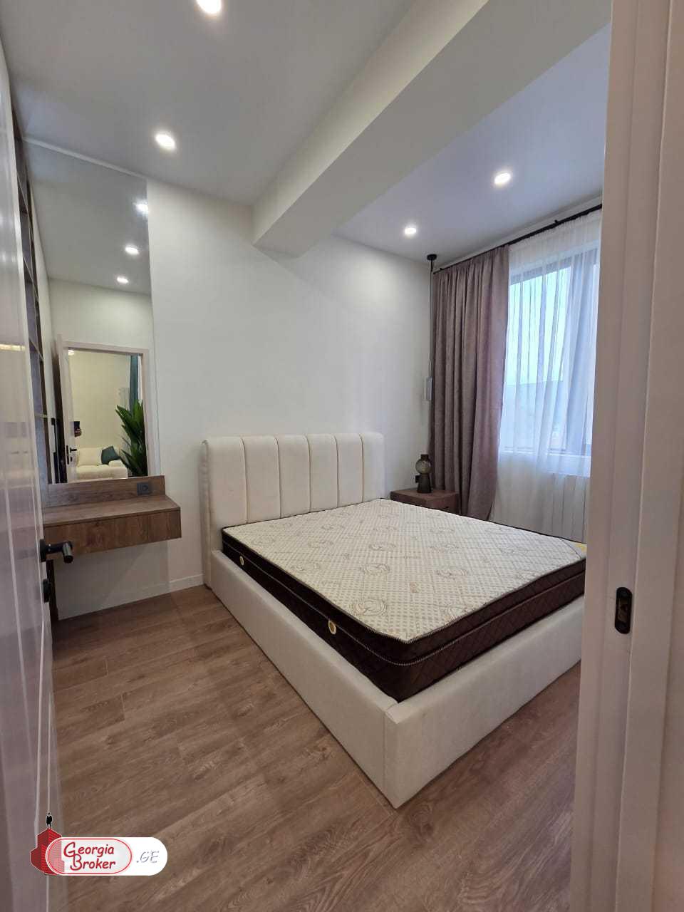 იყიდება ახალი გარემონტებული 2 ოთახიანი ბინა