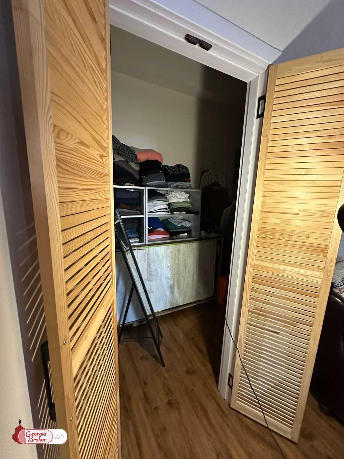 იყიდება ახალი გარემონტებული 4 ოთახიანი ბინა