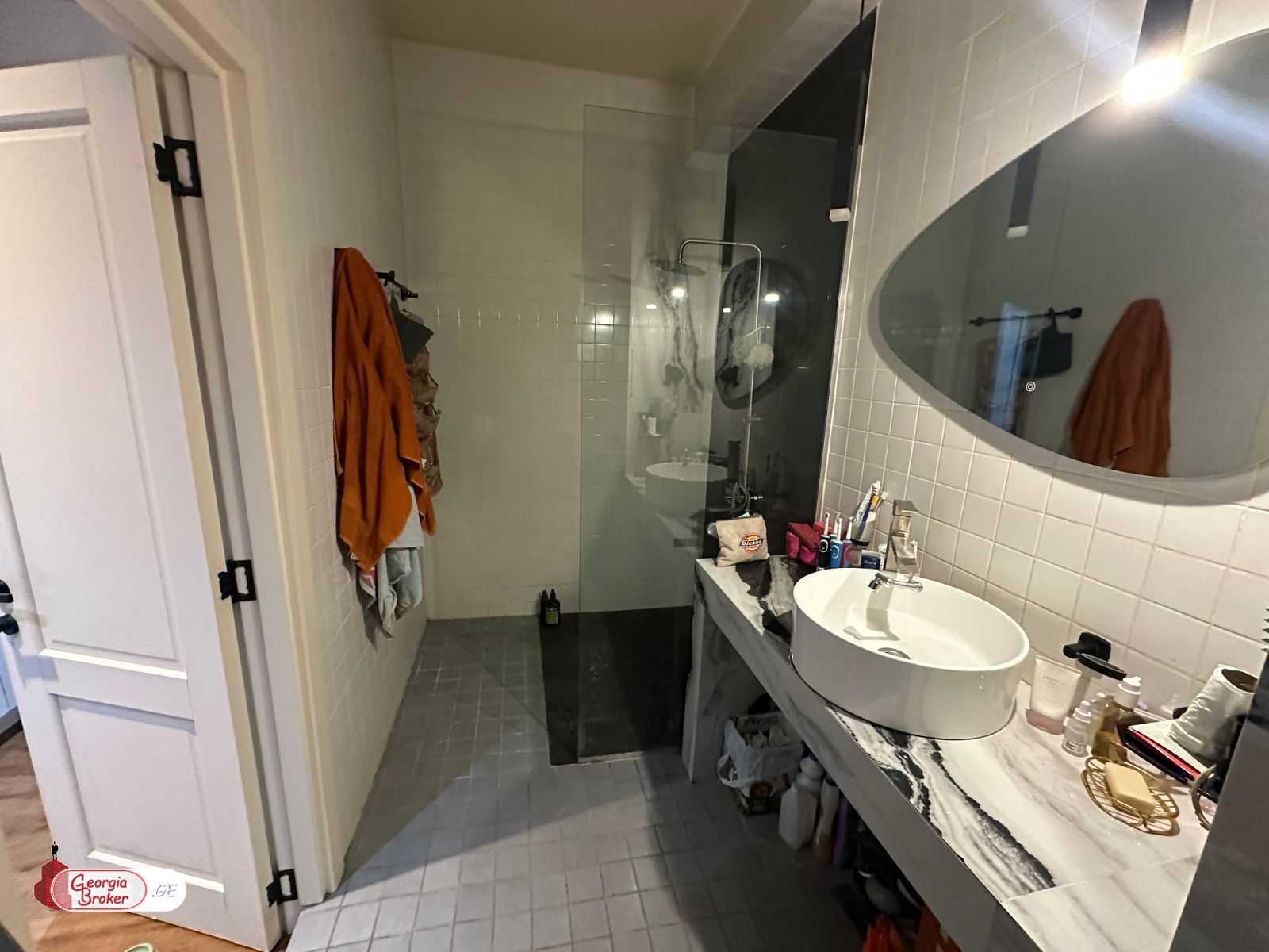 იყიდება ახალი გარემონტებული 4 ოთახიანი ბინა