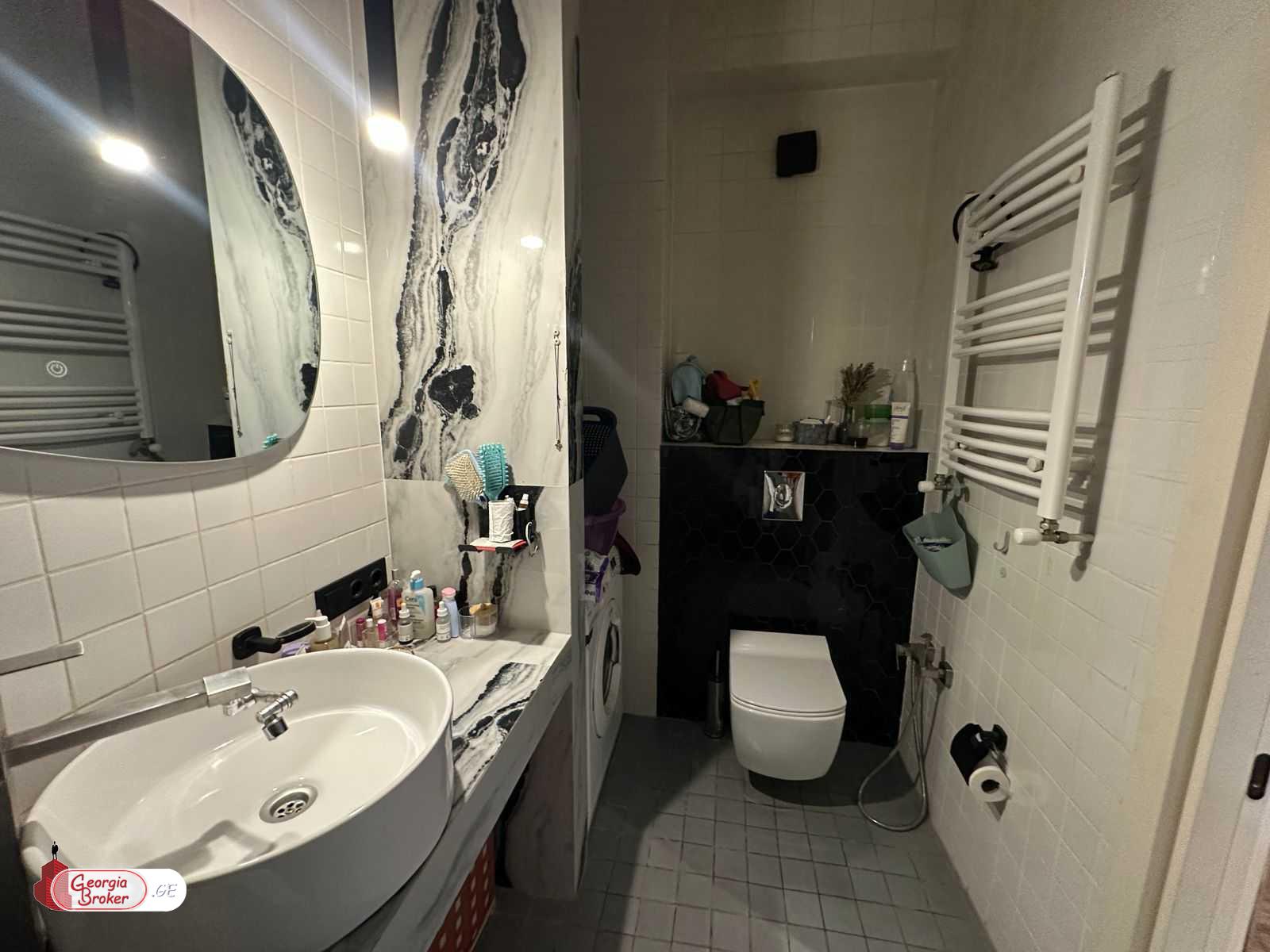 იყიდება ახალი გარემონტებული 4 ოთახიანი ბინა