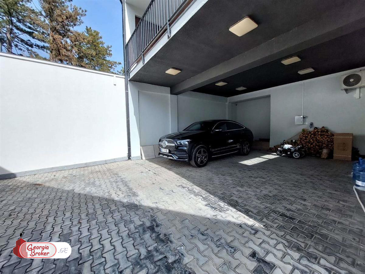 в аренду дом с новым ремонтом 9-комнат