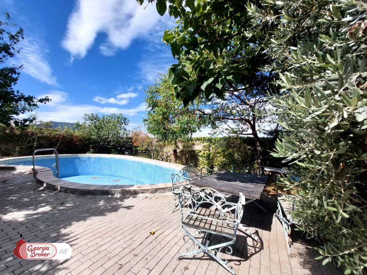 nearly repaired 7-room house for rent