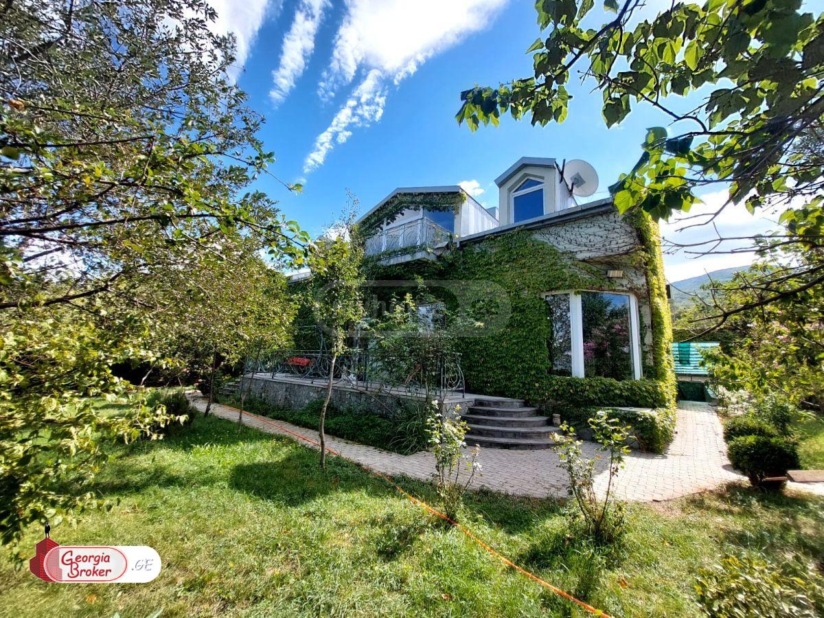 nearly repaired 7-room house for rent